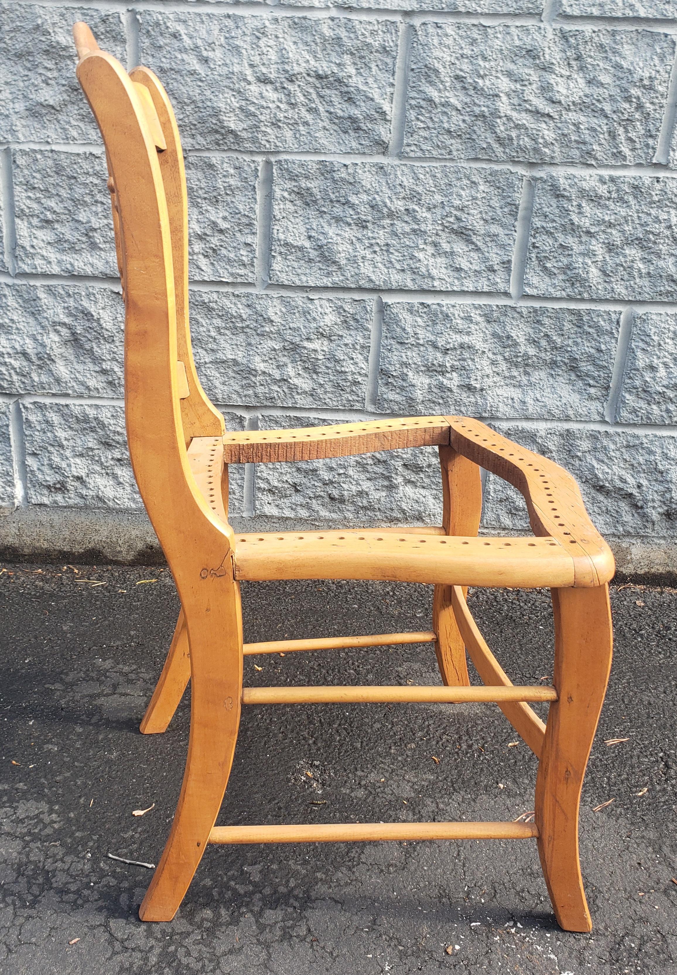 Paire de cadres de chaises d'appoint en érable américain ancien, vers les années 1880 Bon état - En vente à Germantown, MD