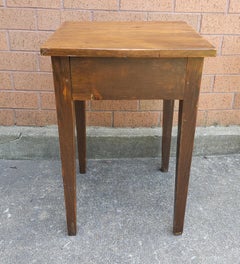 Early American Maple Square Side Table / Stand