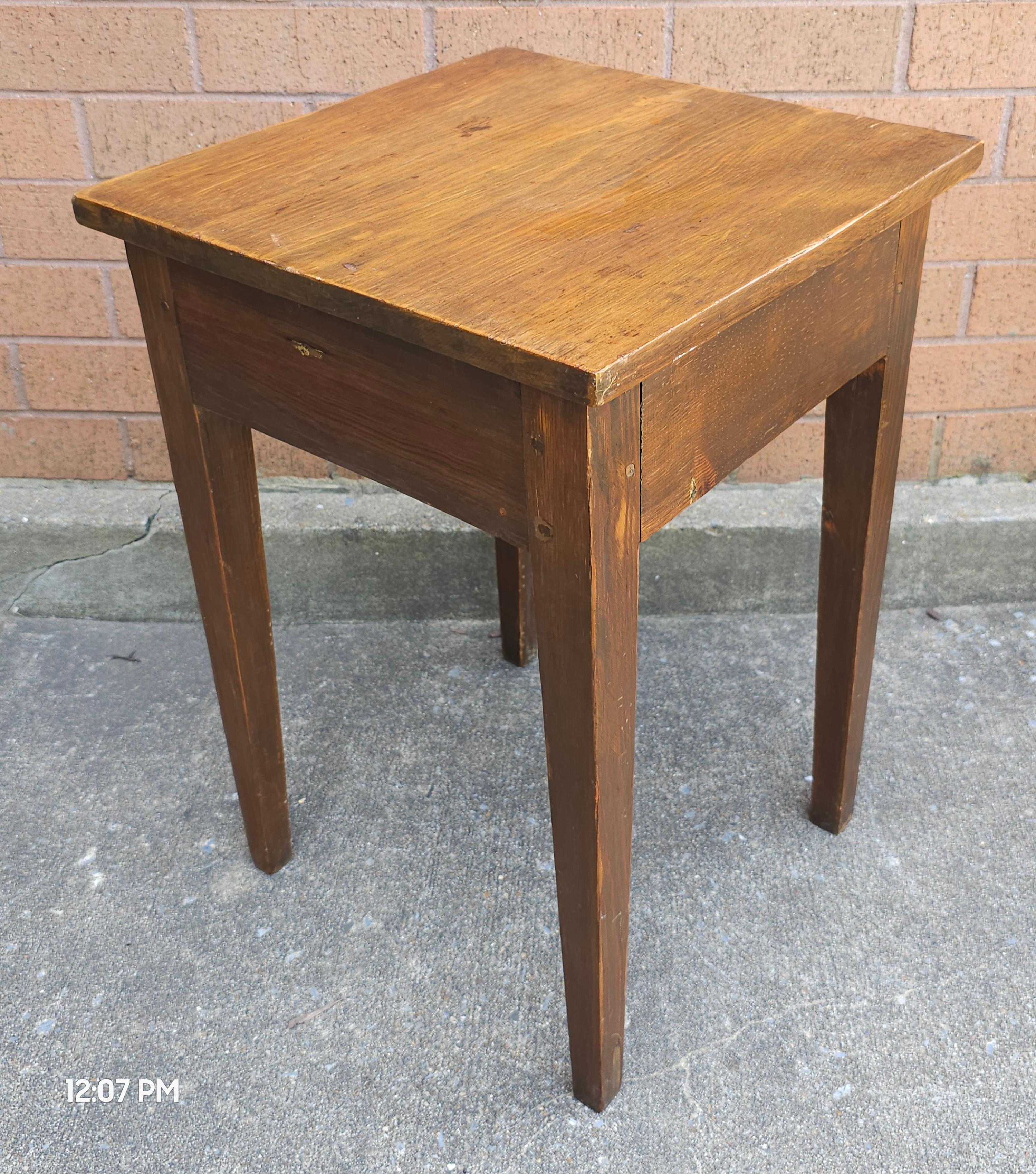 Früher amerikanischer Ahorn Beistelltisch / Stand (Sonstiges) im Angebot