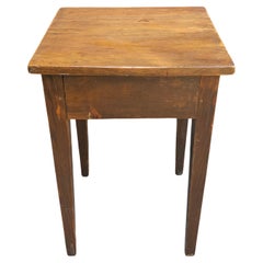 Early American Maple Square Side Table / Stand