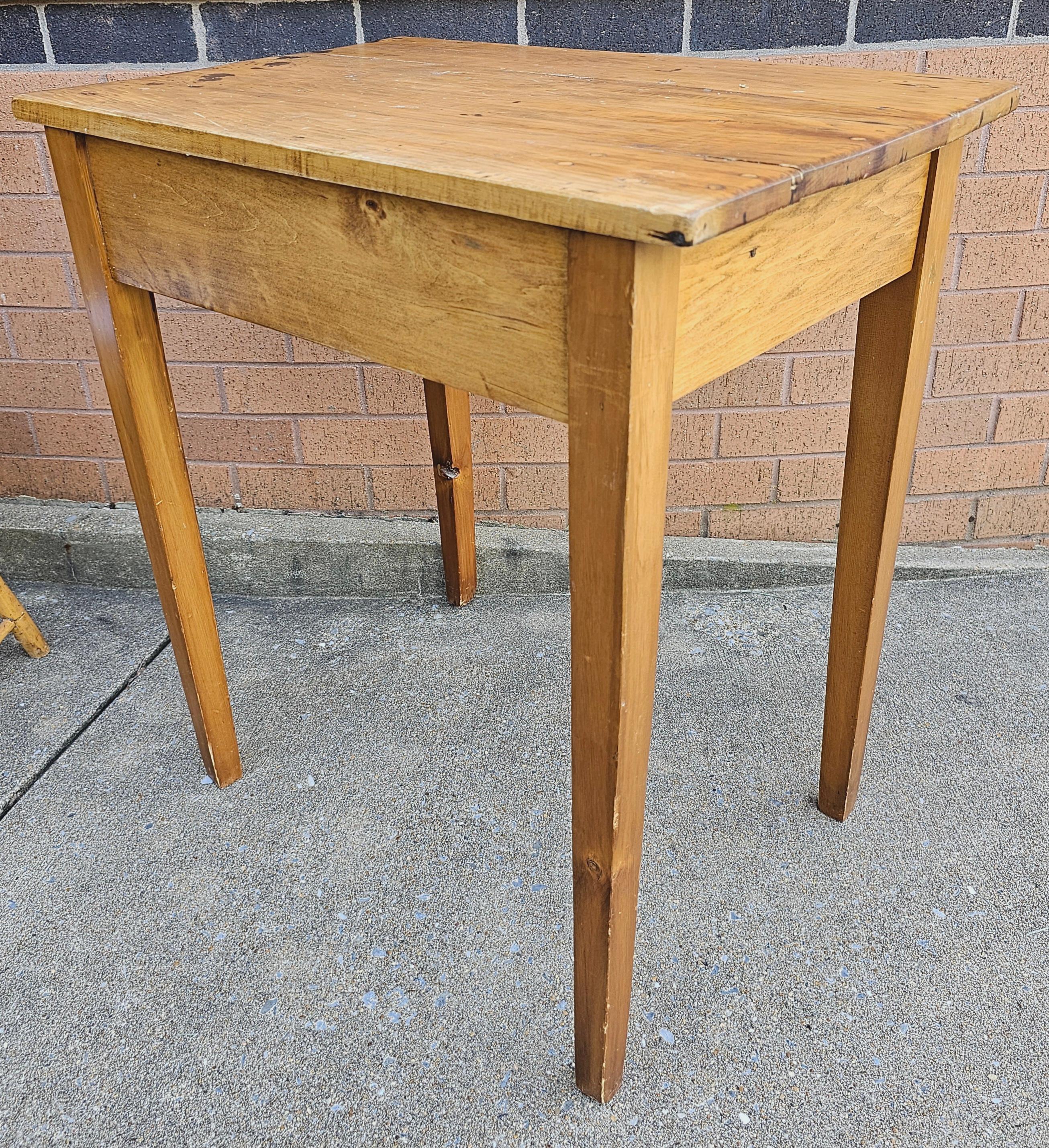 Early American Maple Utility Table, Circa 19th Century For Sale 3