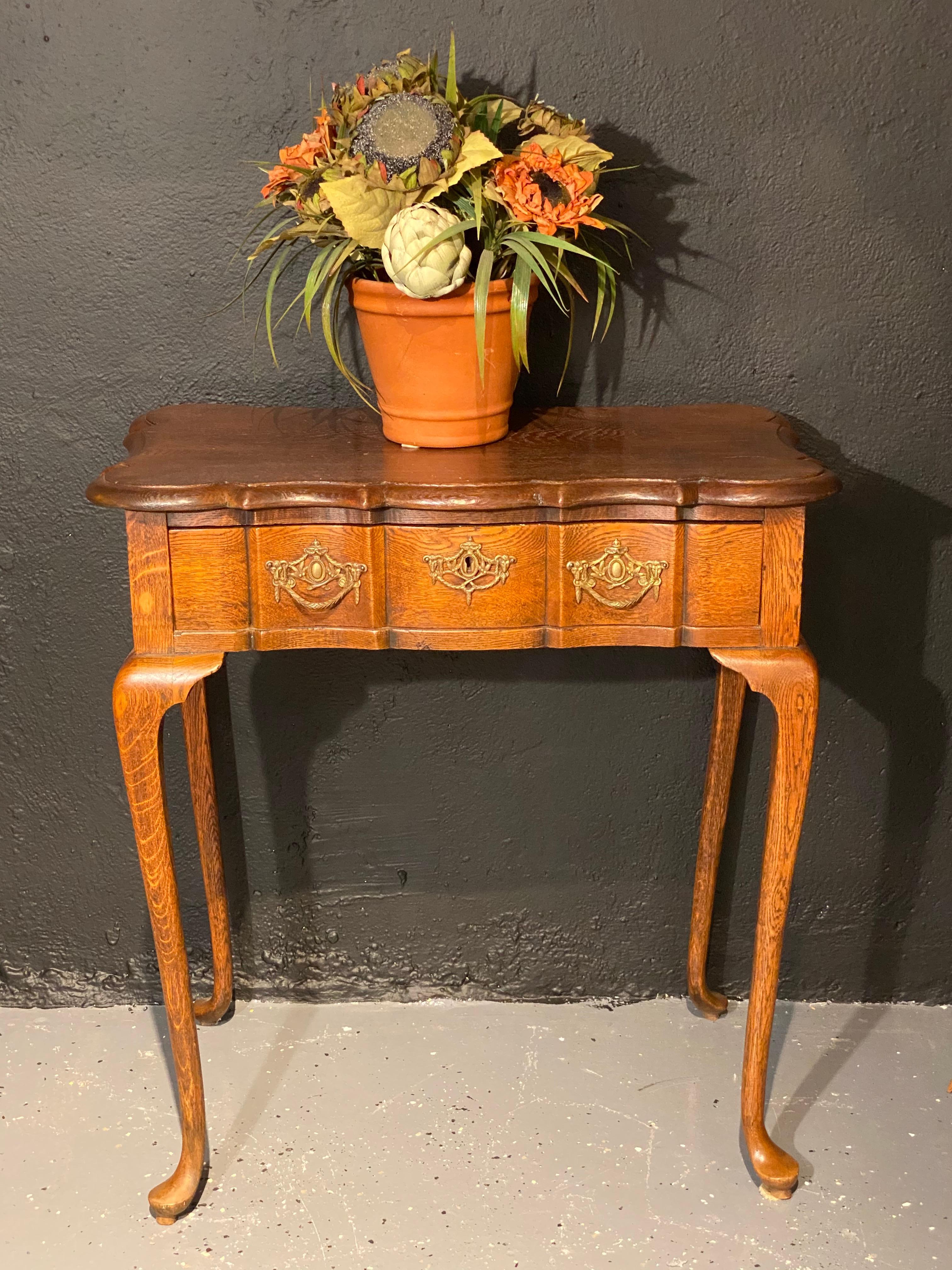 Early American Nightstand End Table Single Drawer Oak In Good Condition In Stamford, CT