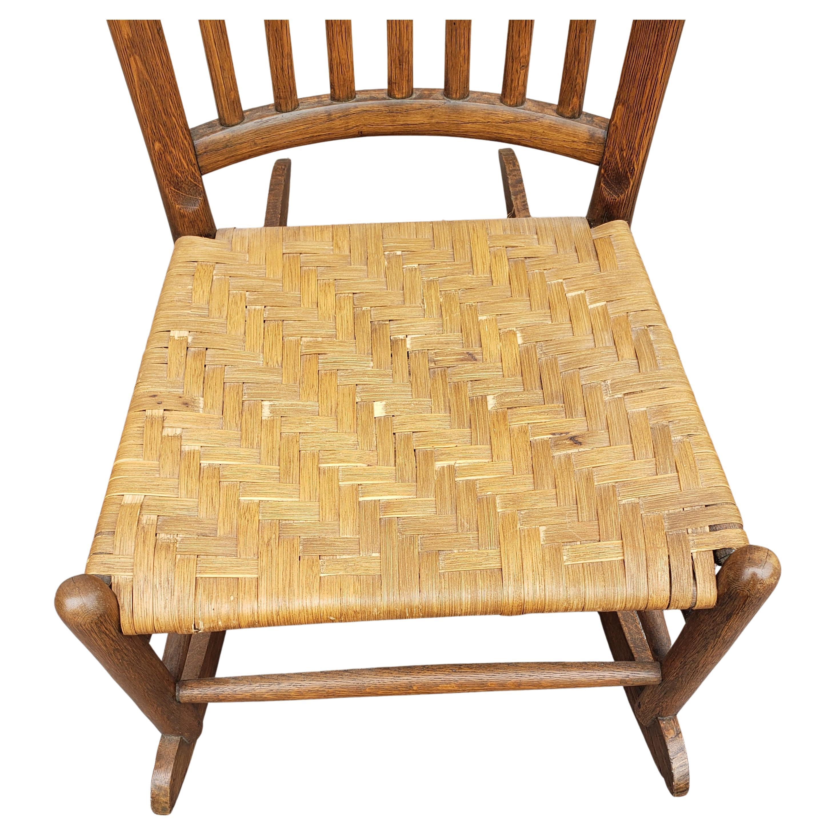 Fatto a mano Sedia a dondolo in Oak Oak e canne di legno spaccate, circa anni '60 in vendita