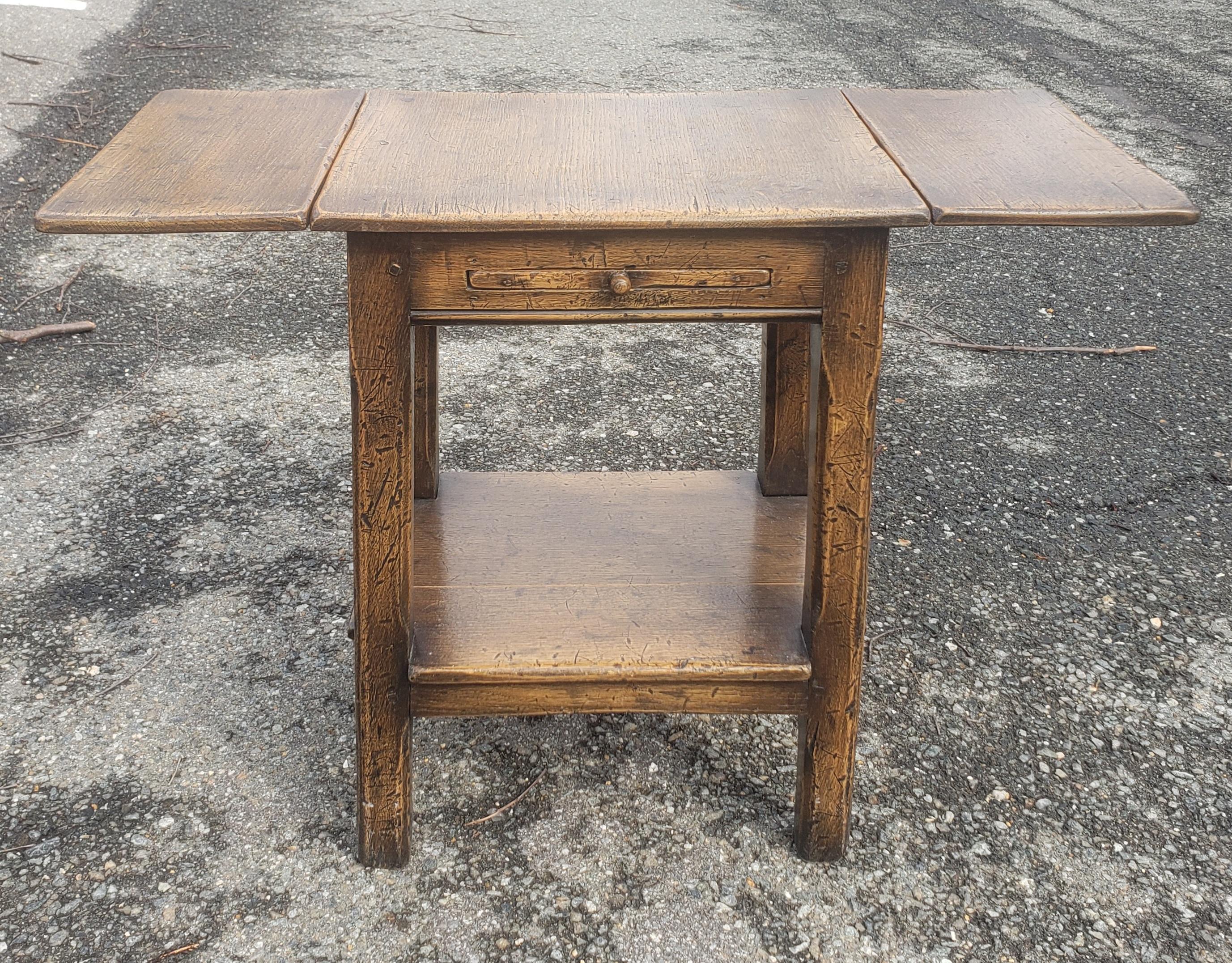 Early American Oak Drop-Leaf Side Table with Pull-Out Tray, circa 1890s In Good Condition In Germantown, MD