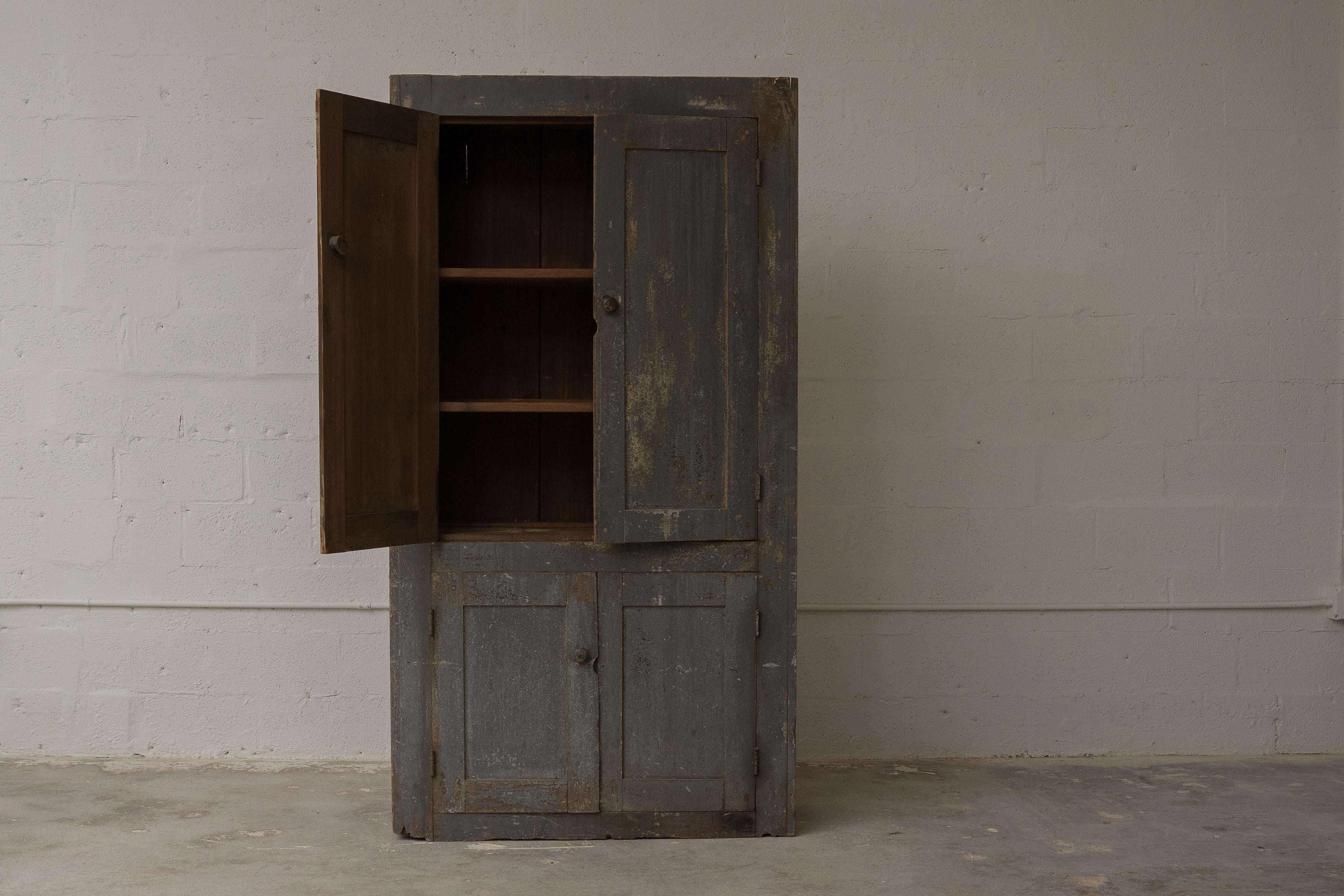 Cabinet peint du début de l'Amérique, 19e siècle Bon état - En vente à Miami, FL