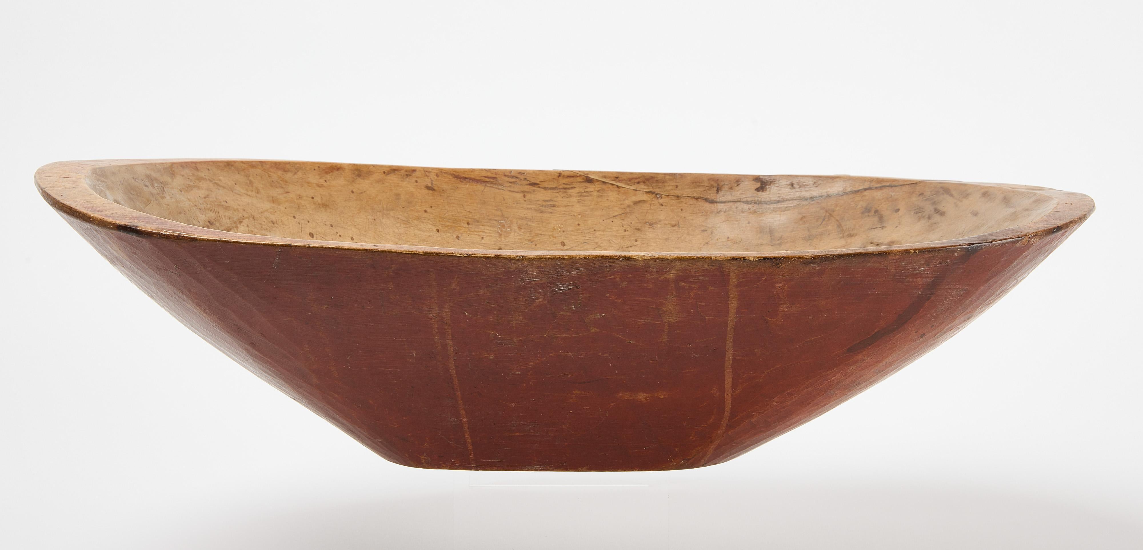 Trencher in tiefroter Originalfarbe. Neuengland, um 1820

H 5-3/4