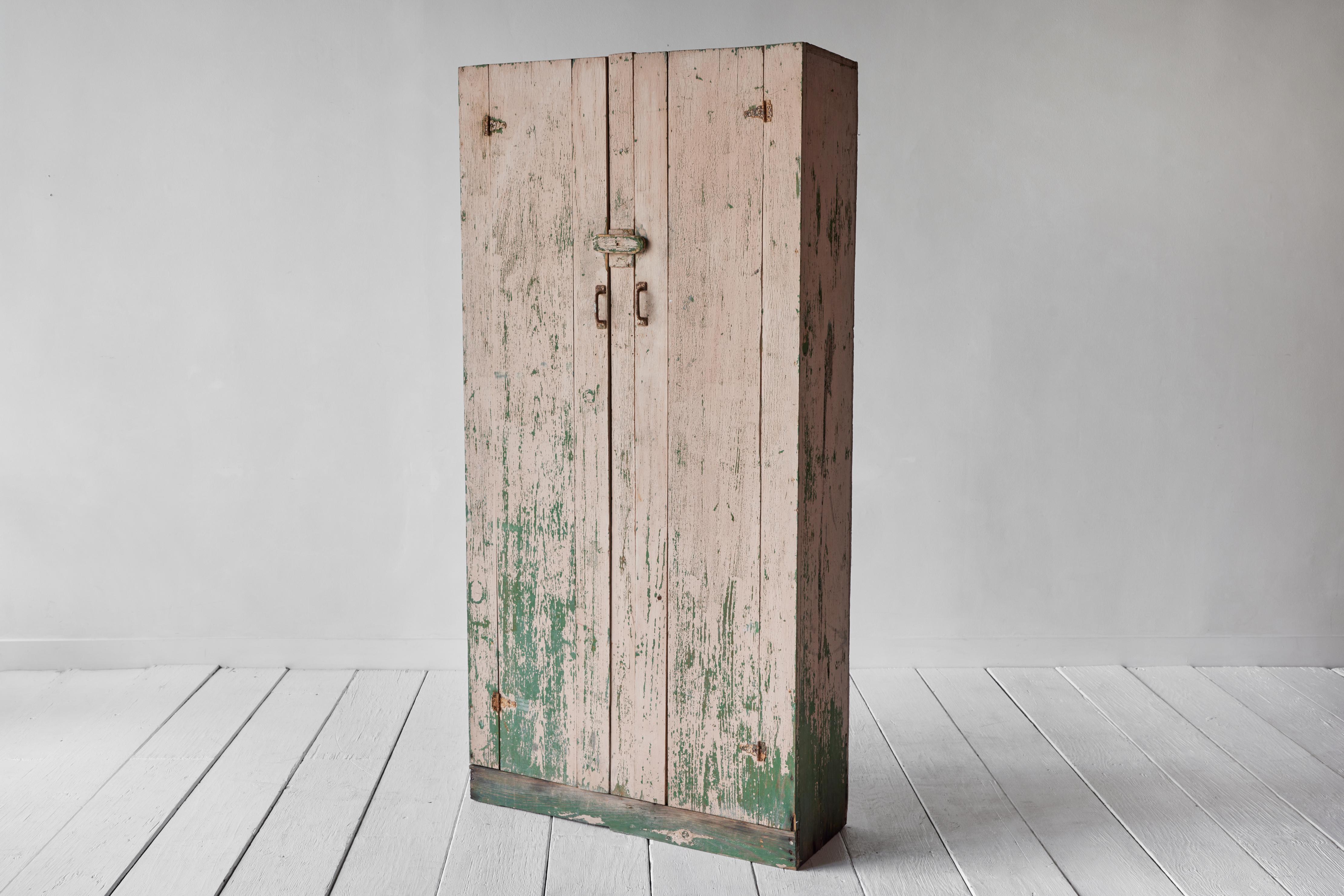 Nord-américain Armoire à deux portes peinte du début de l'Amérique
