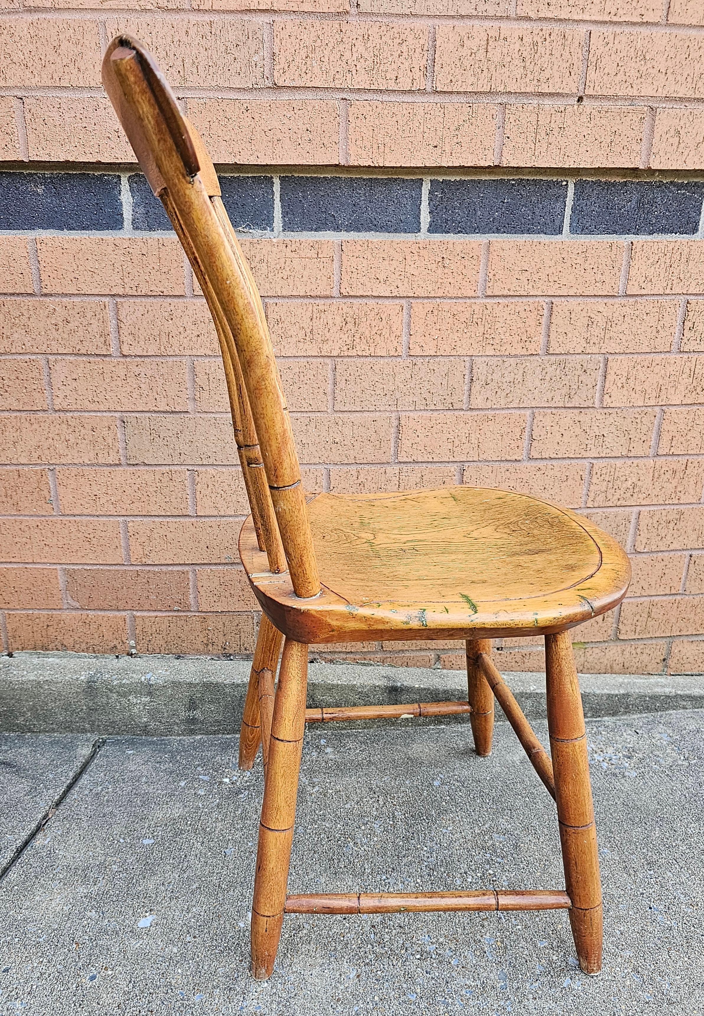 Early American Patinated Maple Plank  Side Chair, Circa Early 20th Century In Good Condition For Sale In Germantown, MD