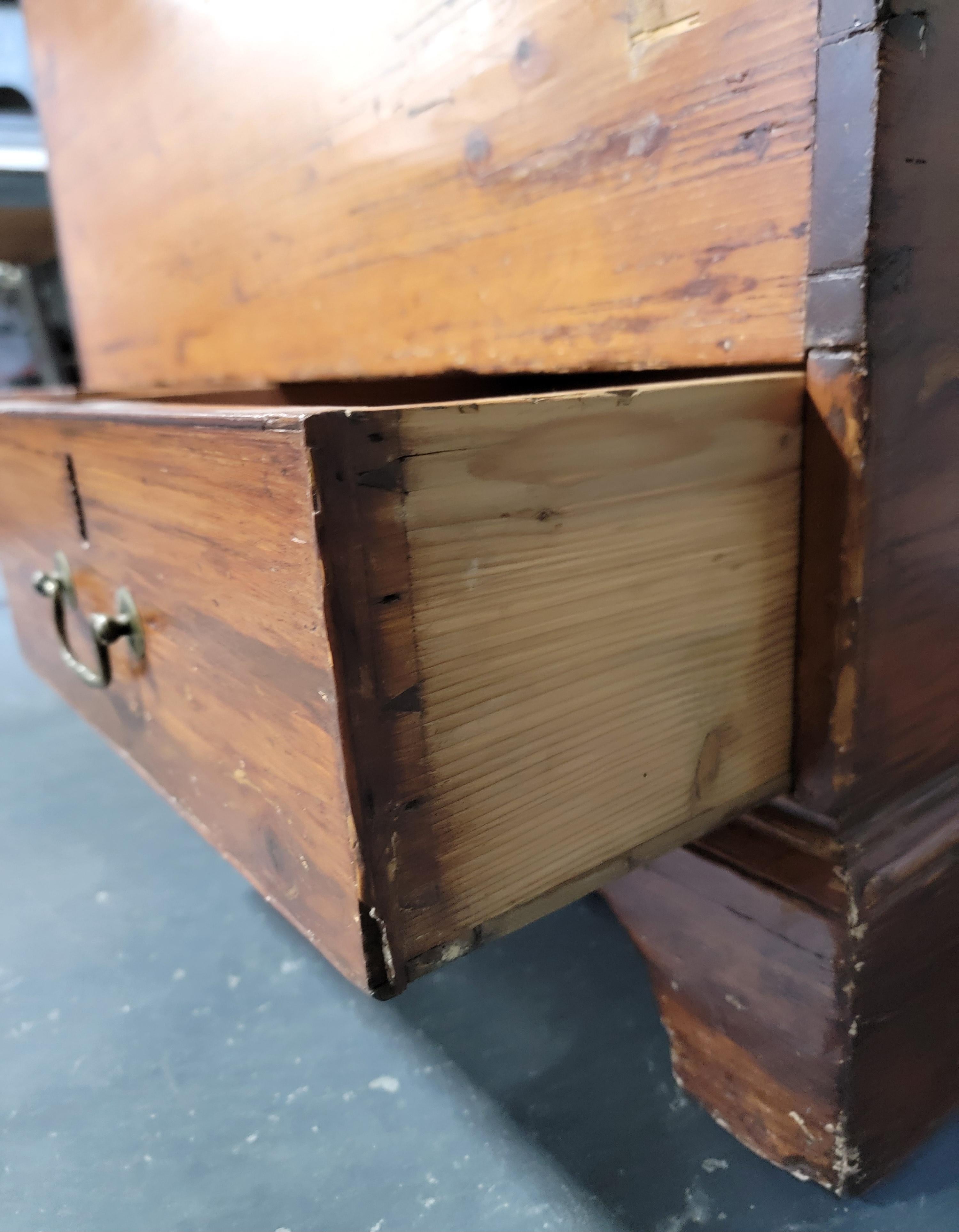 Early American Pine Blanket Chest / Trunk For Sale 3