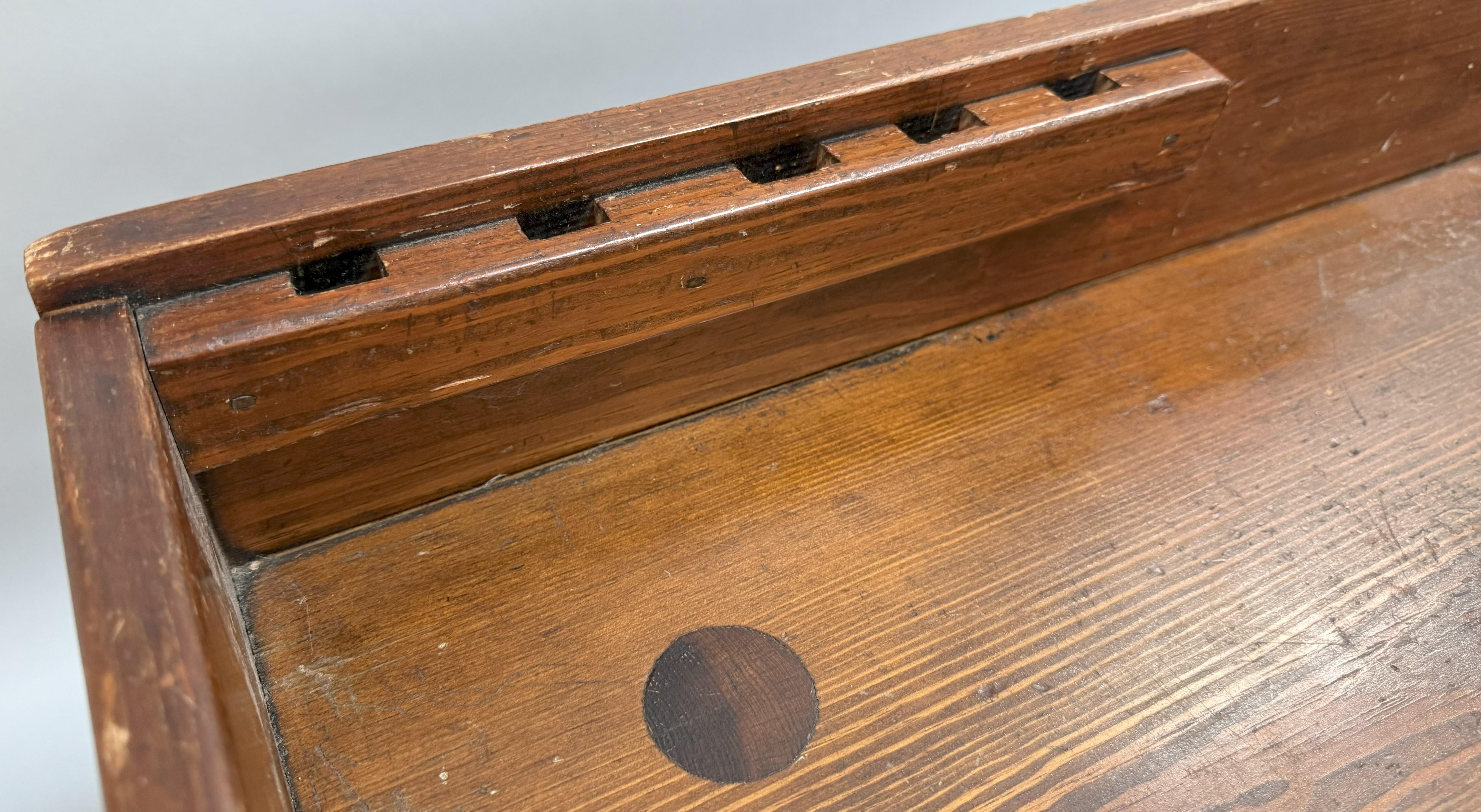 Early American Pine Cobbler's Bench with Leather Seat Inset For Sale 1