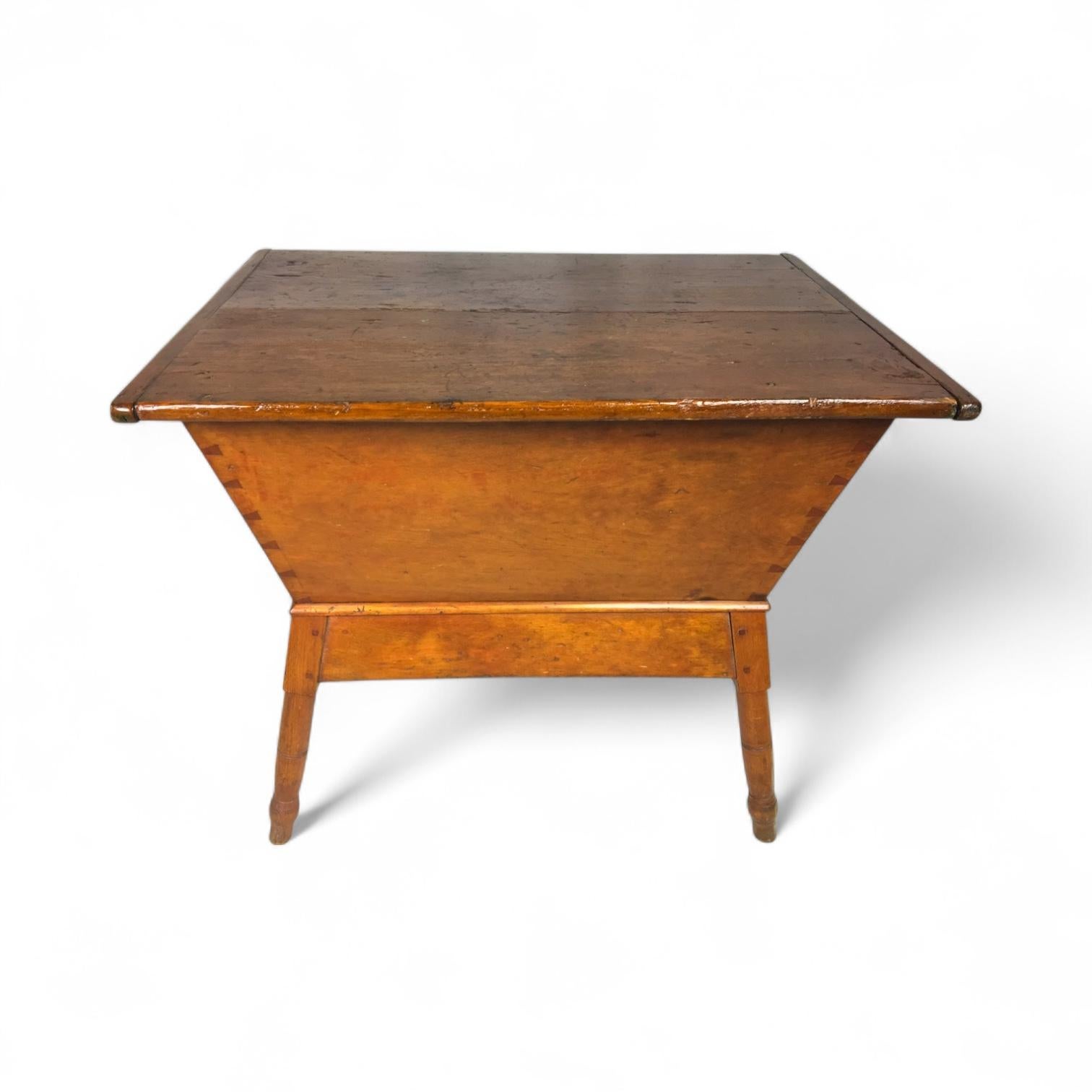 Early American Primitive Southern Pine Dough Box / Trough Console Table, C. 1820 For Sale 4