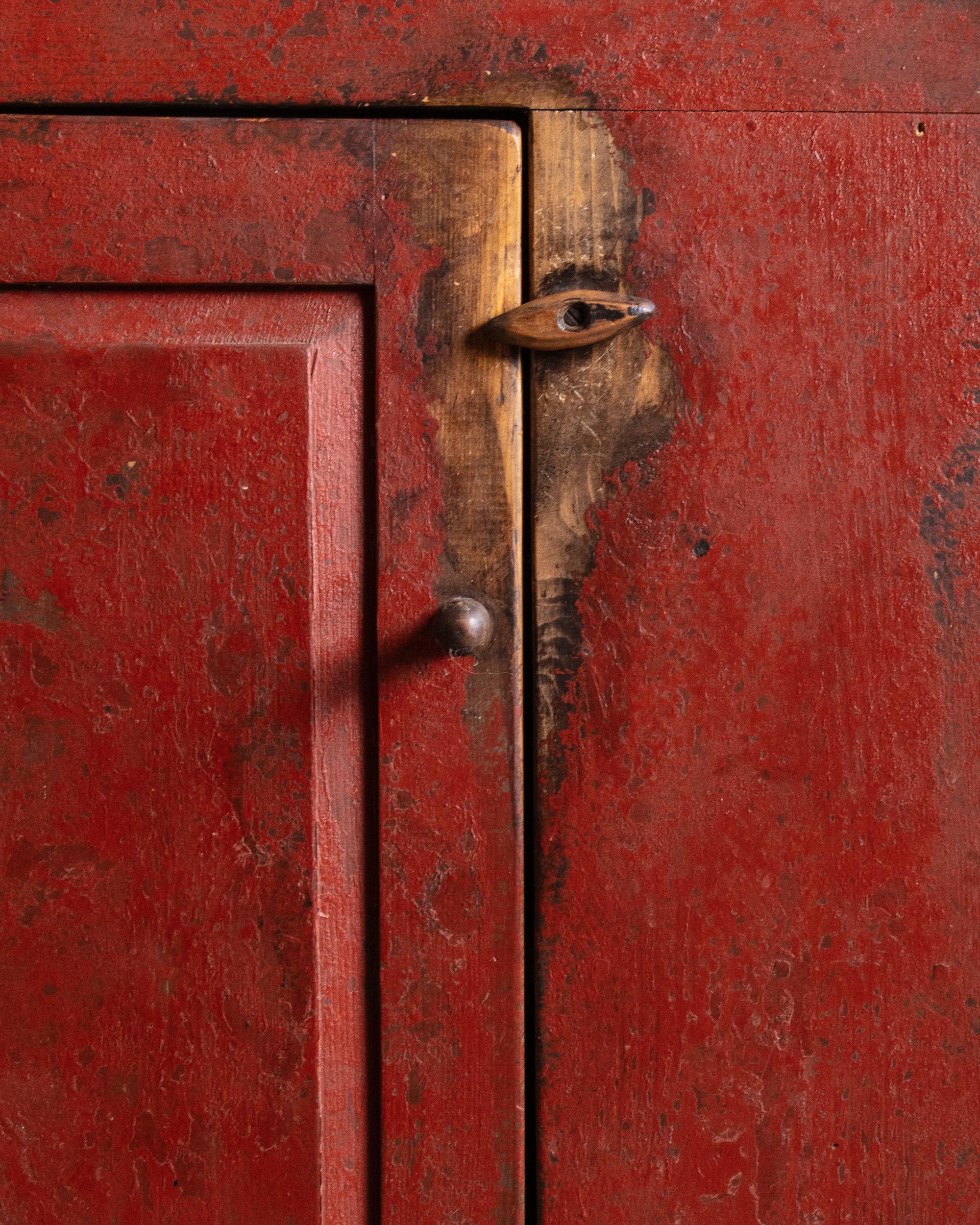 Ancienne armoire américaine peinte en rouge, 19e siècle en vente 3