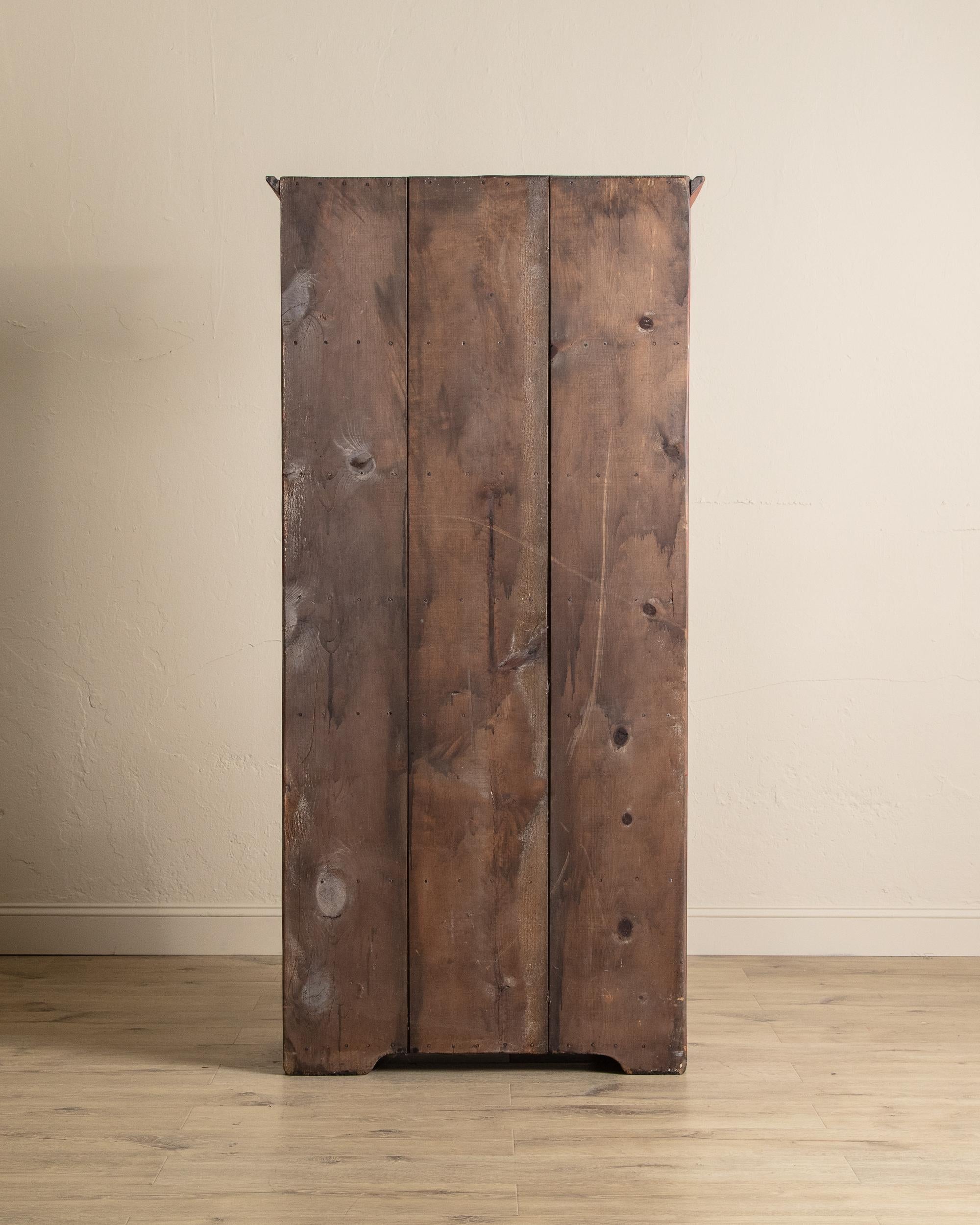 Peint Ancienne armoire américaine peinte en rouge, 19e siècle en vente