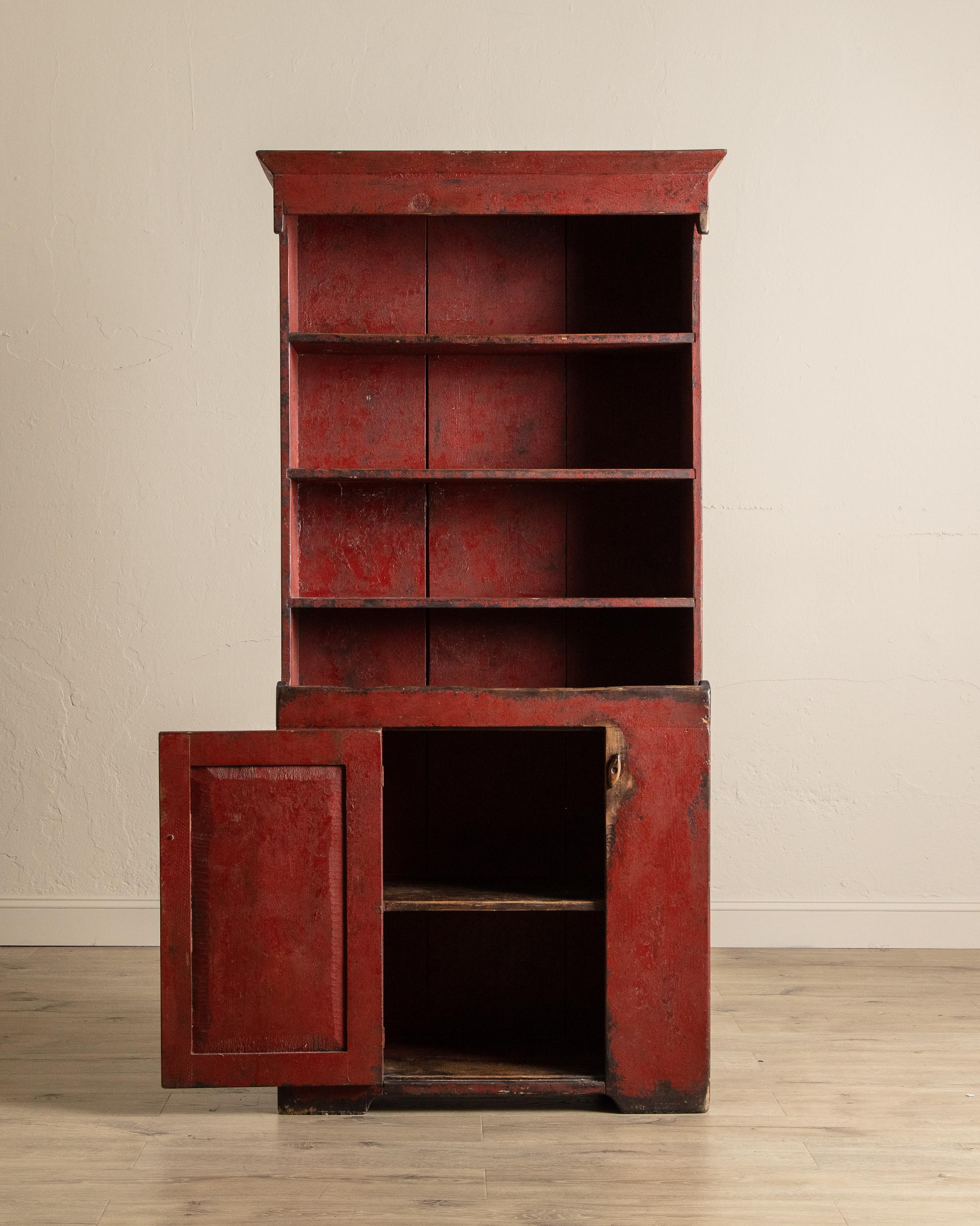Bois Ancienne armoire américaine peinte en rouge, 19e siècle en vente