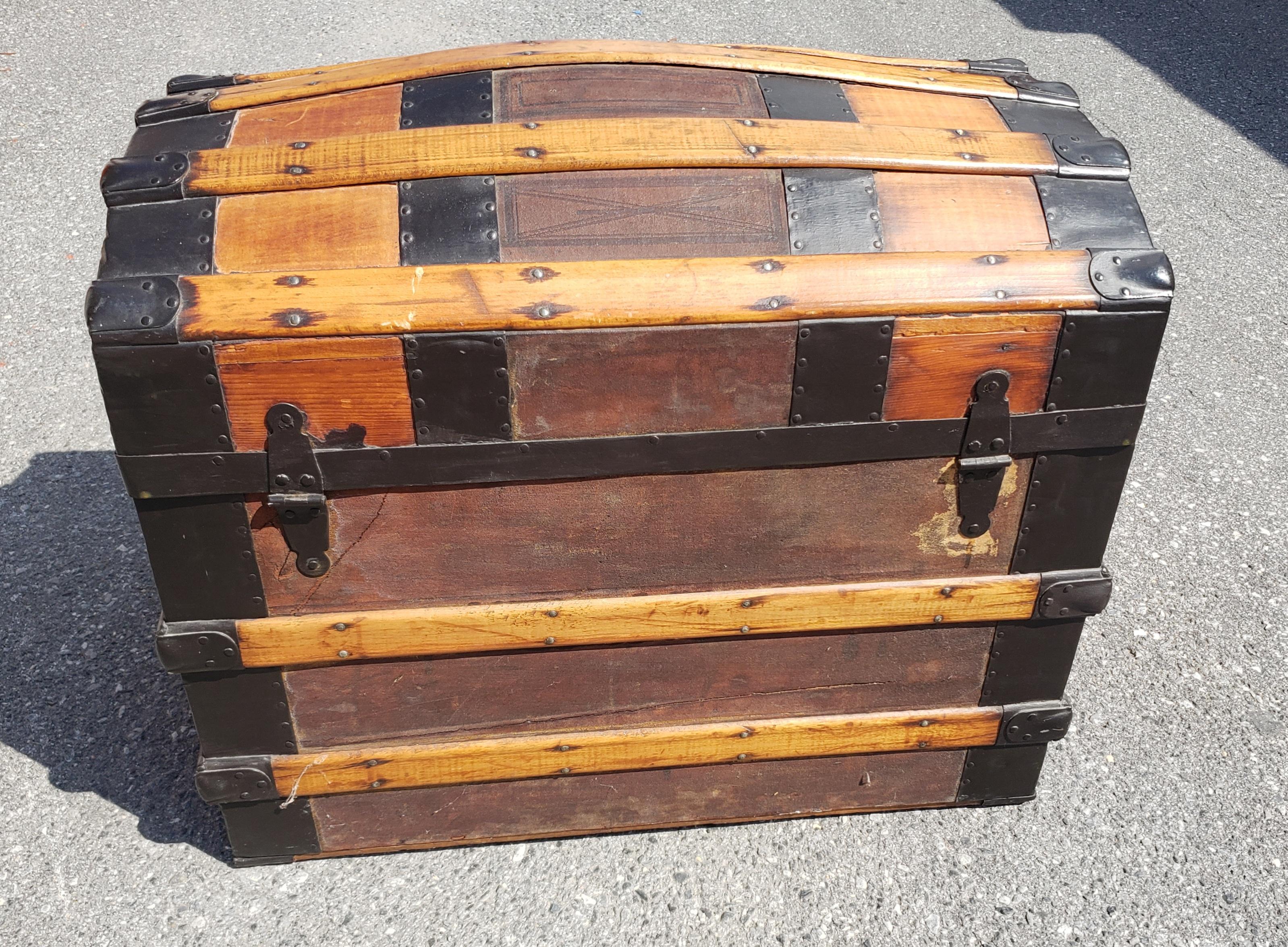 Early American Refinished Dome Top  Pine and Metal Blanket Trunk, Circa 1900s In Good Condition For Sale In Germantown, MD
