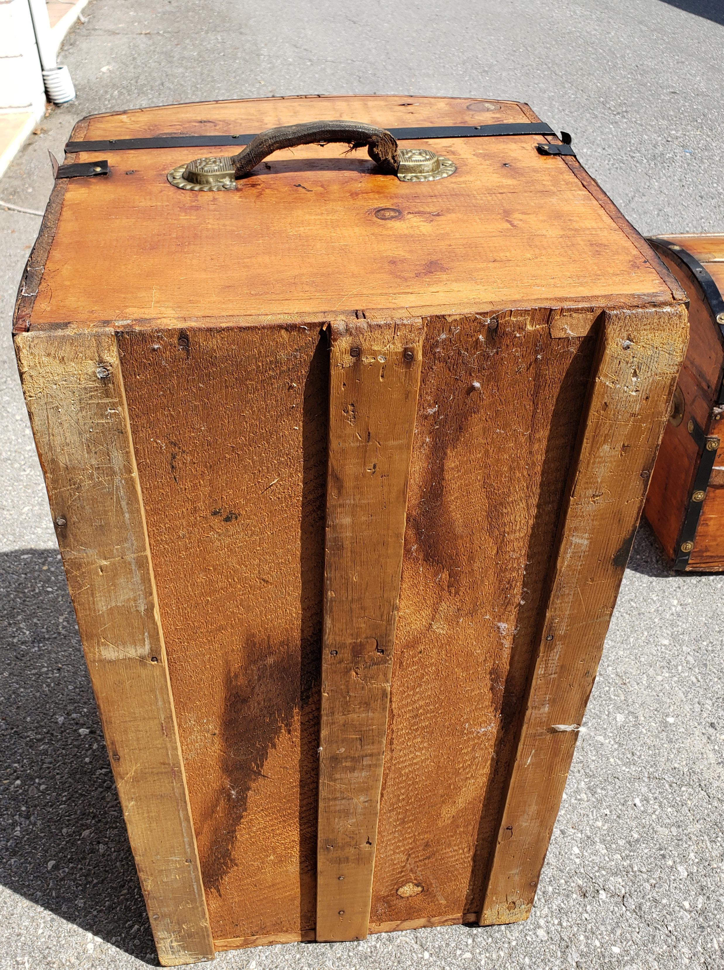20th Century Early American Refinished Pine and Metal Blanket Chest Storage Trunk For Sale