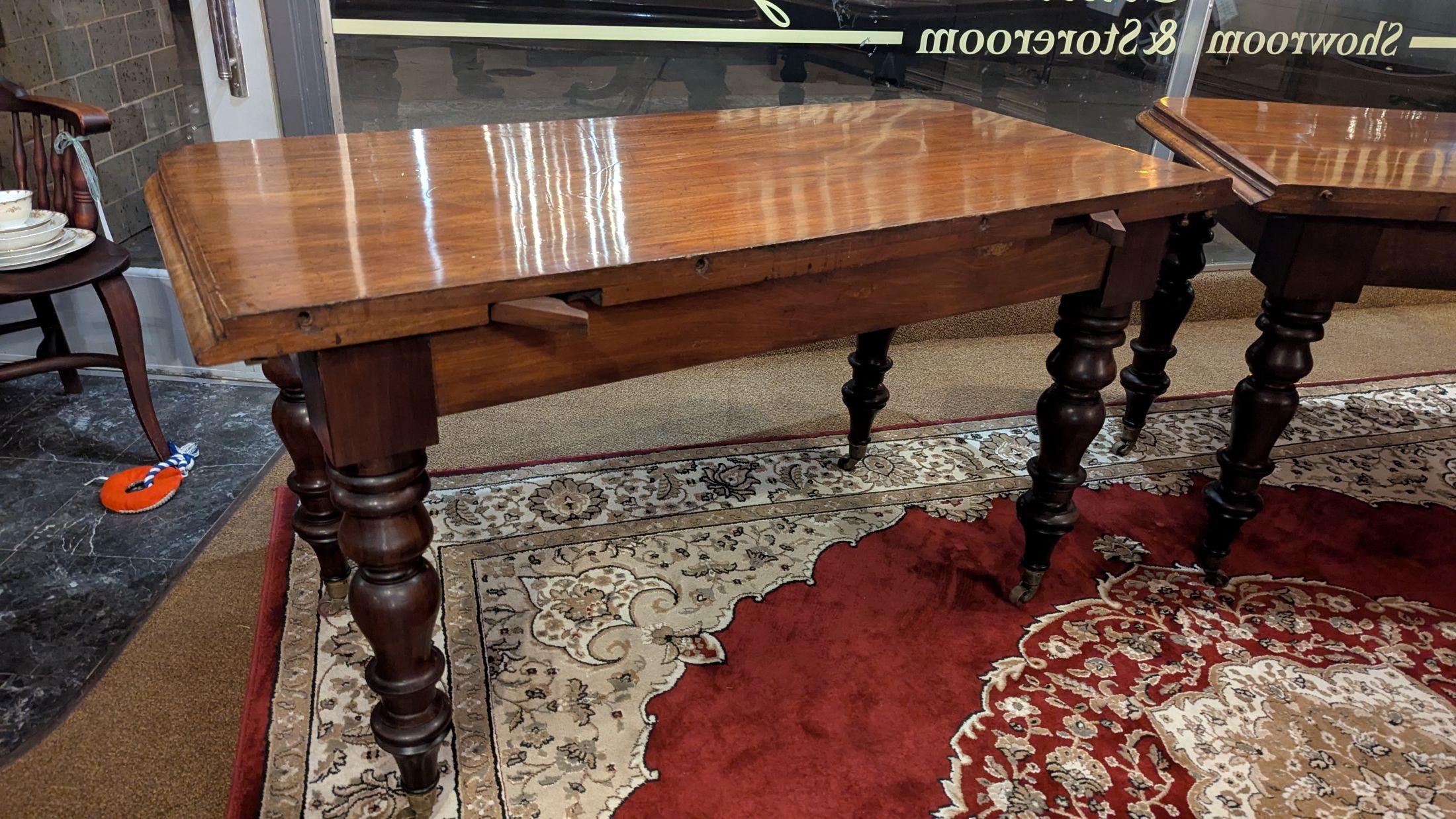 Table de salle à manger américaine ancienne en vente 4