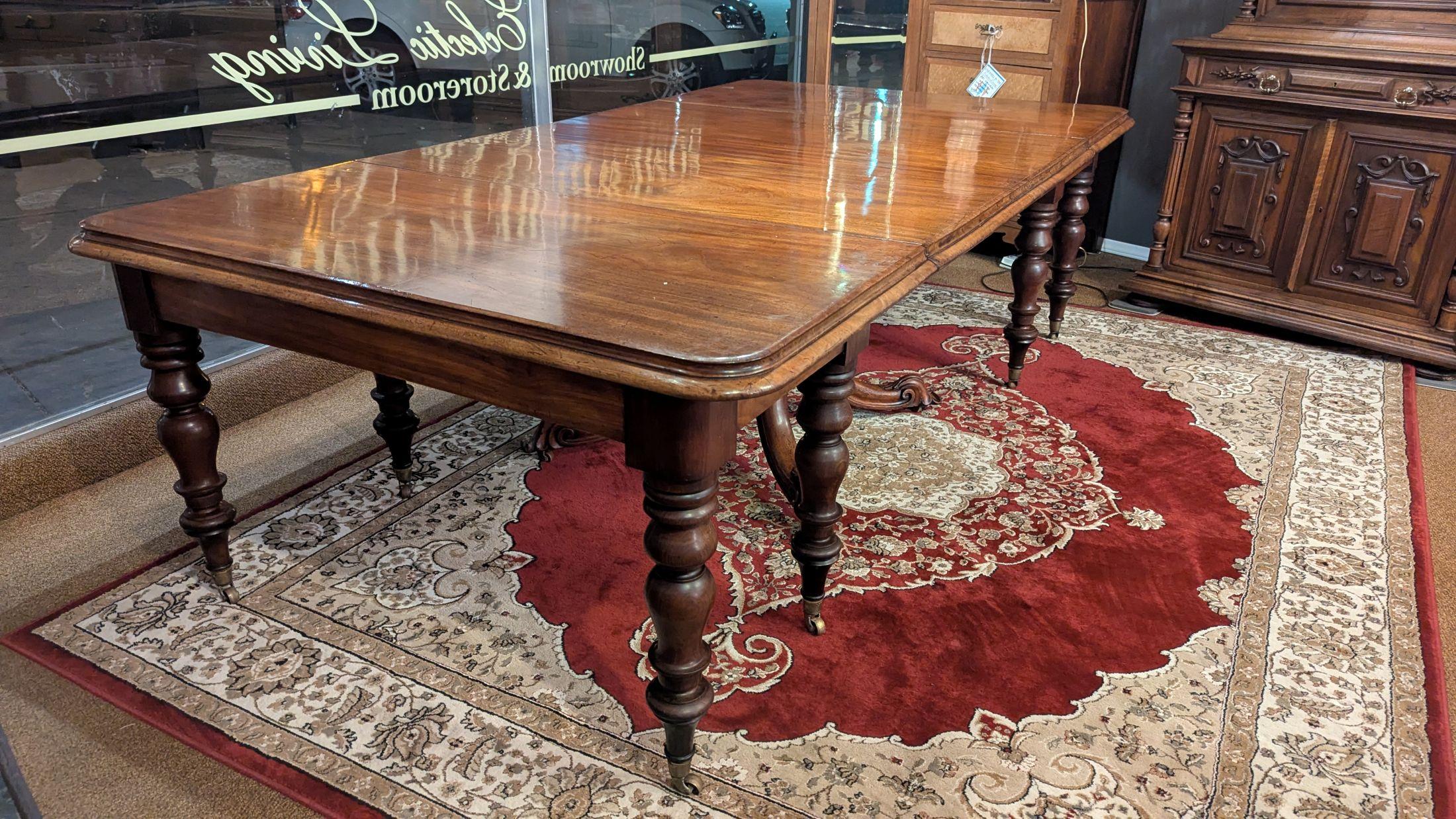 Table de salle à manger américaine ancienne en vente 7