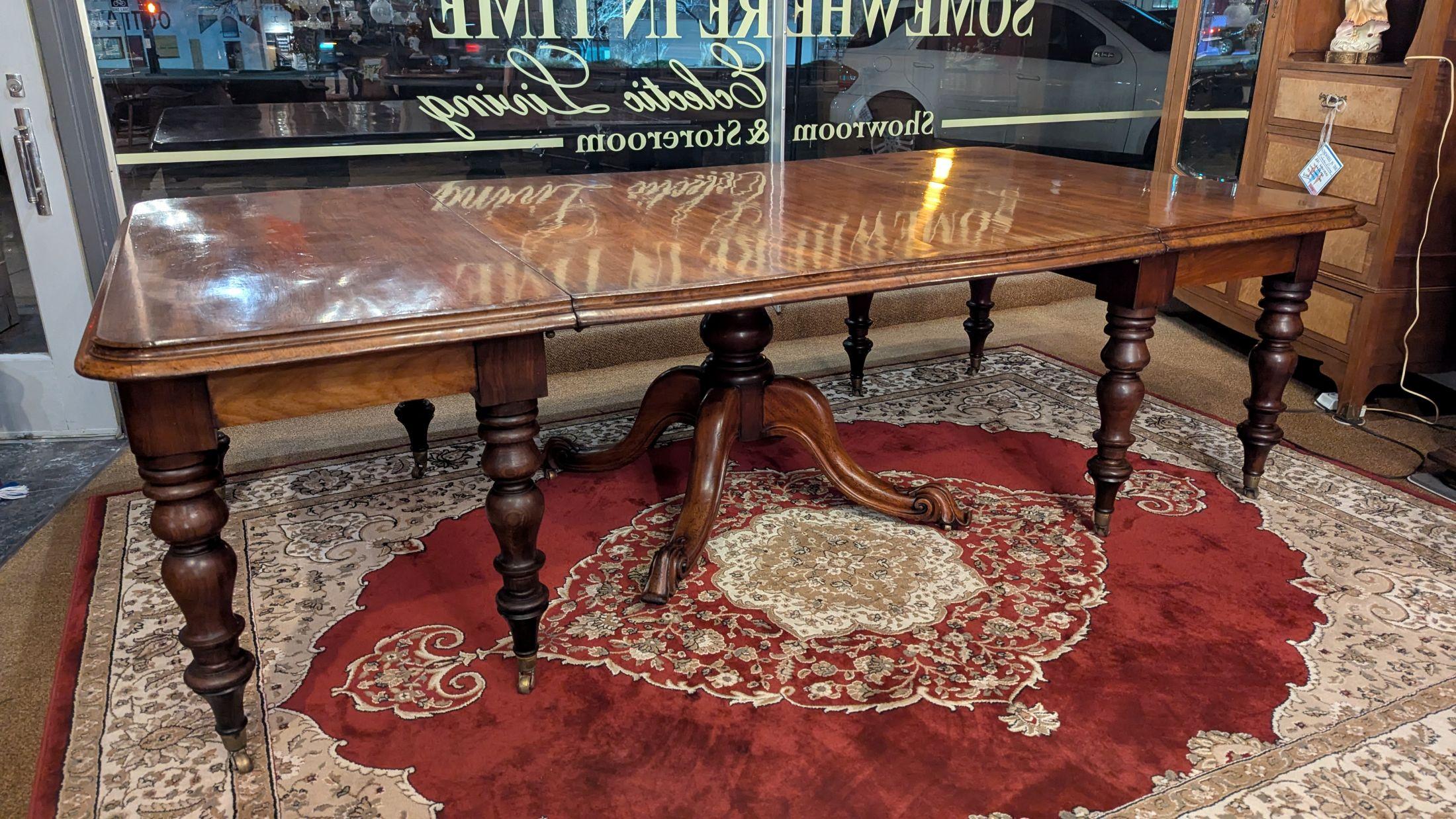 Table de salle à manger américaine ancienne en vente 8