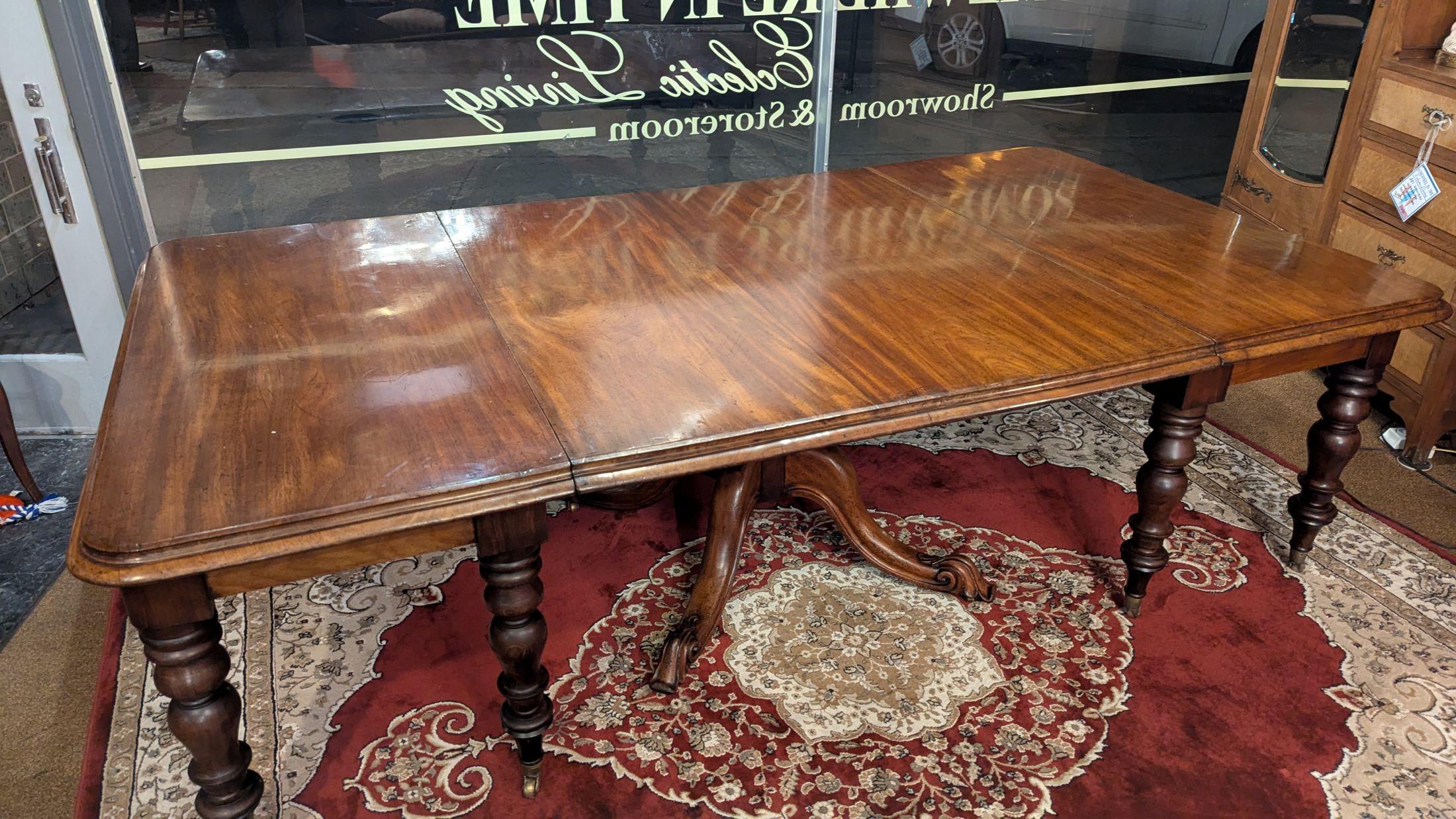 Table de salle à manger américaine ancienne en vente 9
