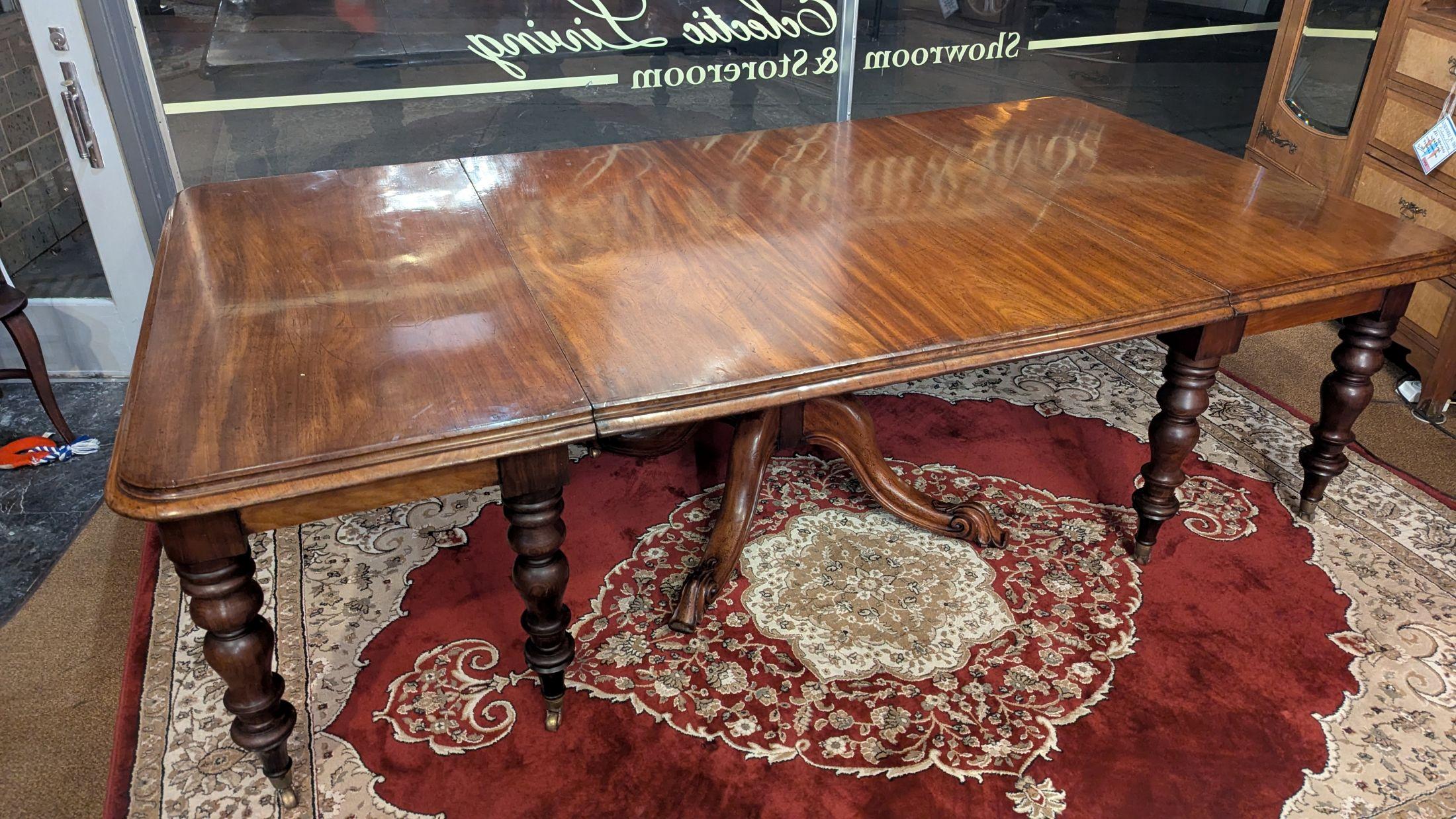 Table de salle à manger américaine ancienne en vente 10