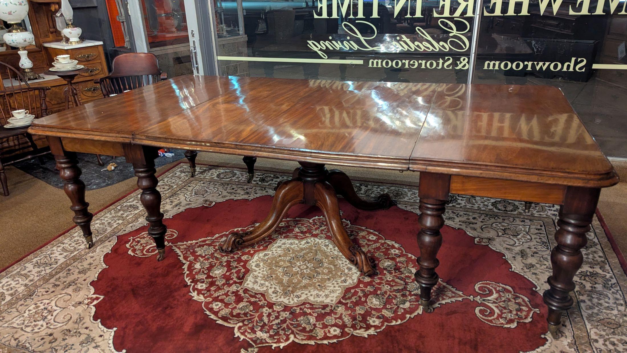 Table de salle à manger américaine ancienne en vente 11