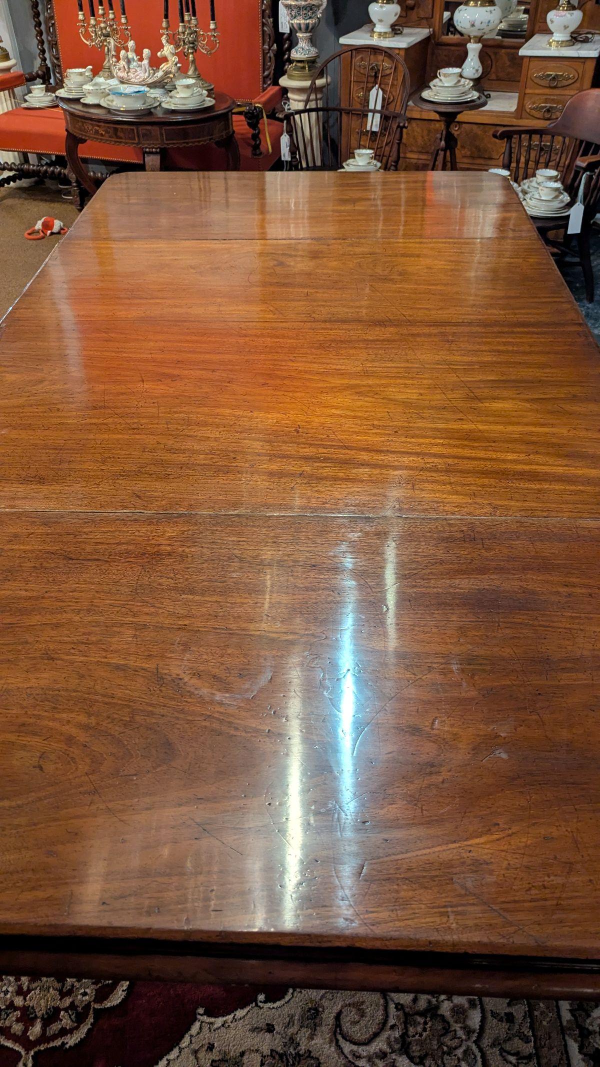Table de salle à manger américaine ancienne en vente 13
