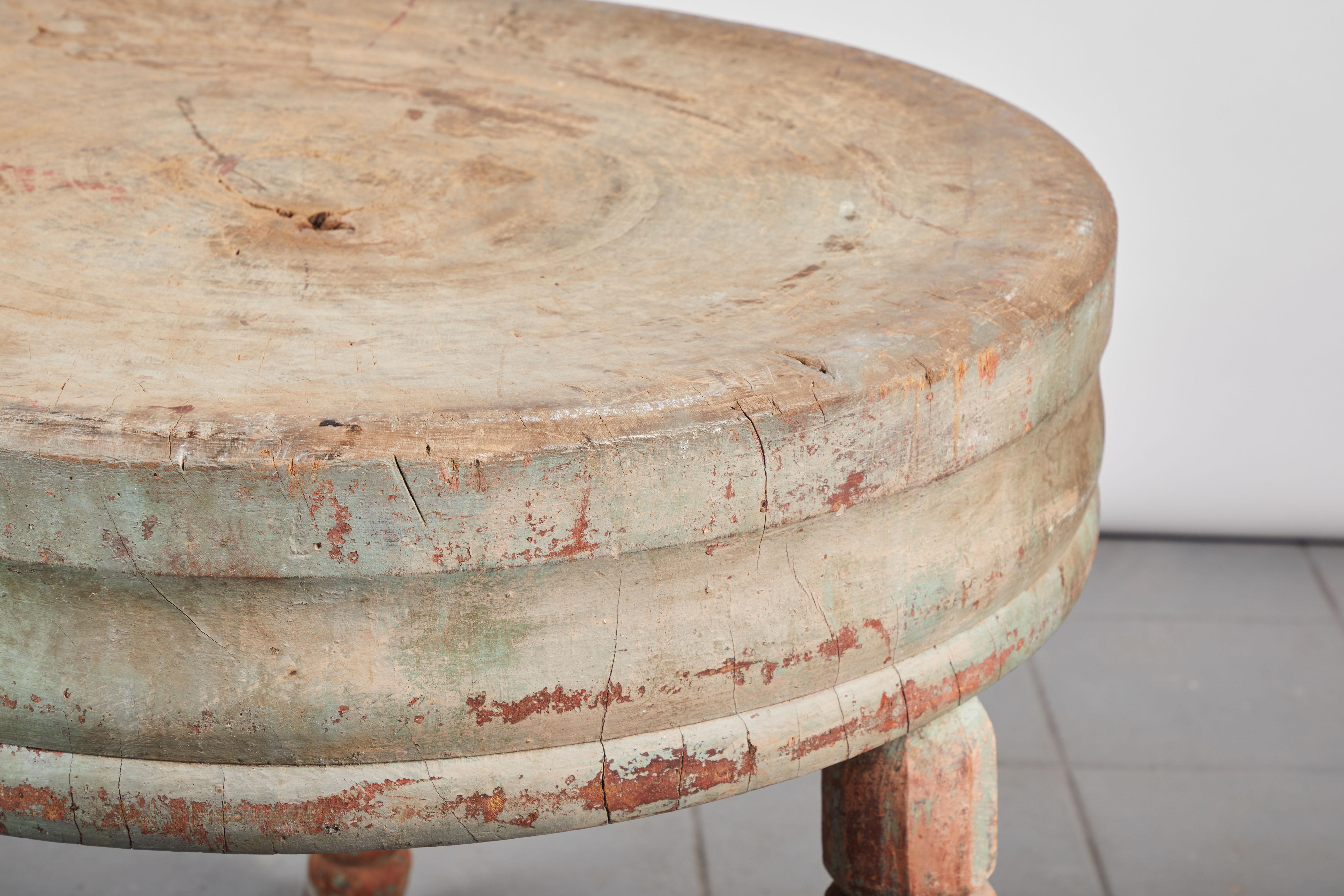 Early American Rustic Round Butcher Block Table In Good Condition In Los Angeles, CA