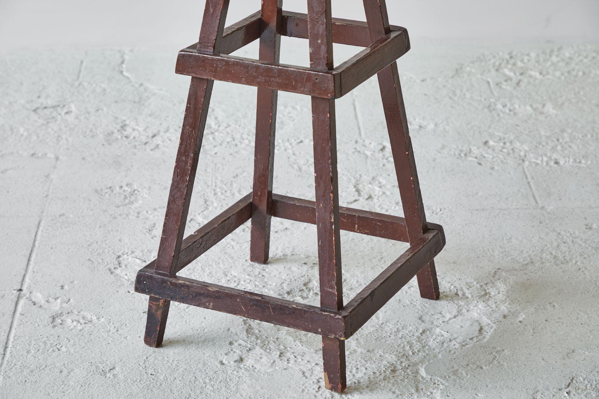 Early American Rustic Squared Stool In Fair Condition In Los Angeles, CA