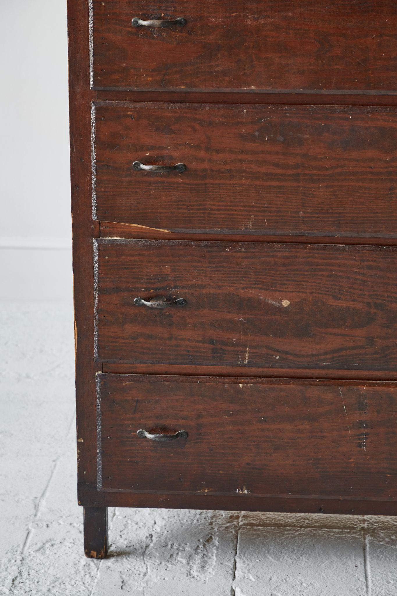 Early American Rustic Tall Chest of Drawers In Good Condition In Los Angeles, CA