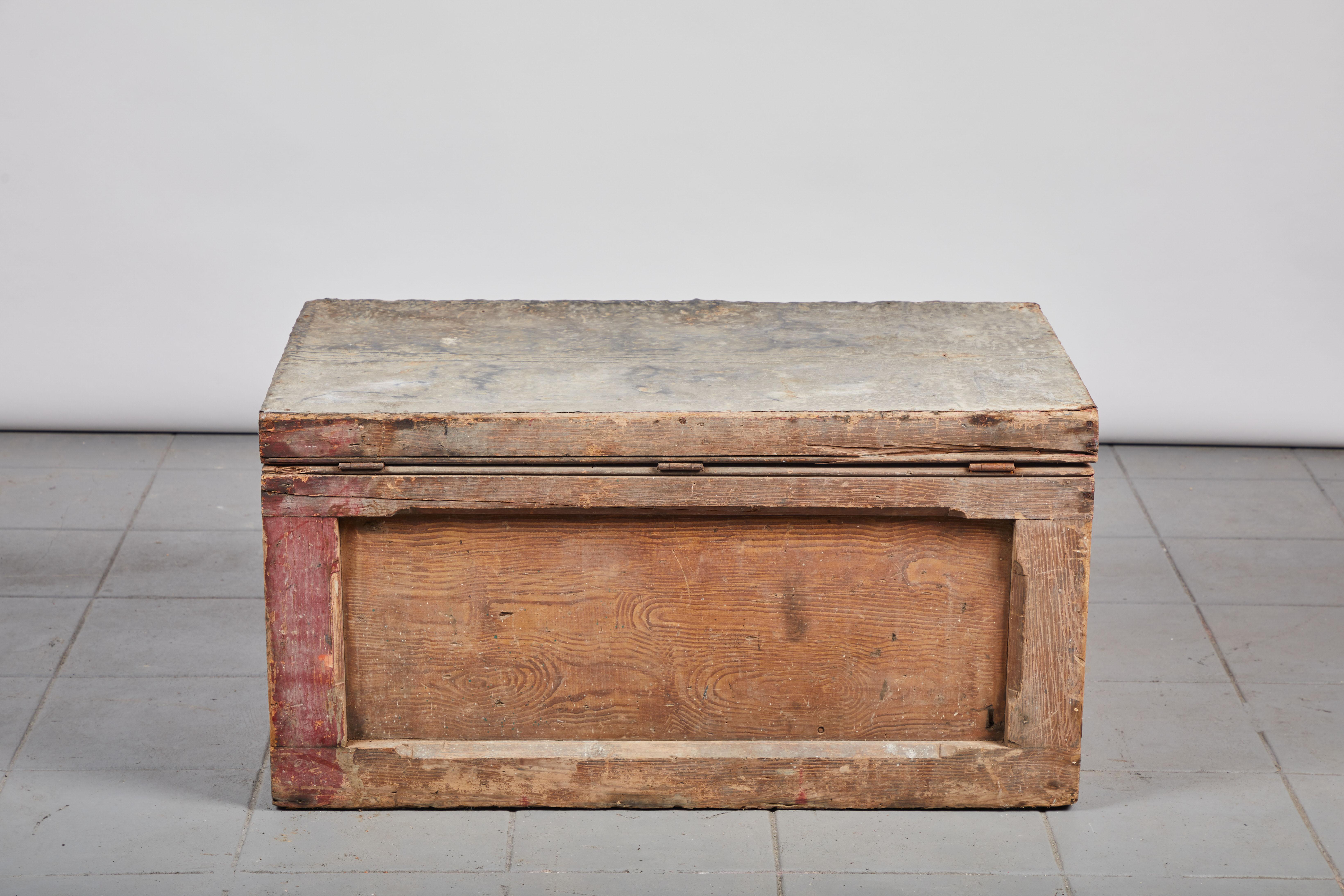 Early American Rustic Trunk with Zinc Top 5