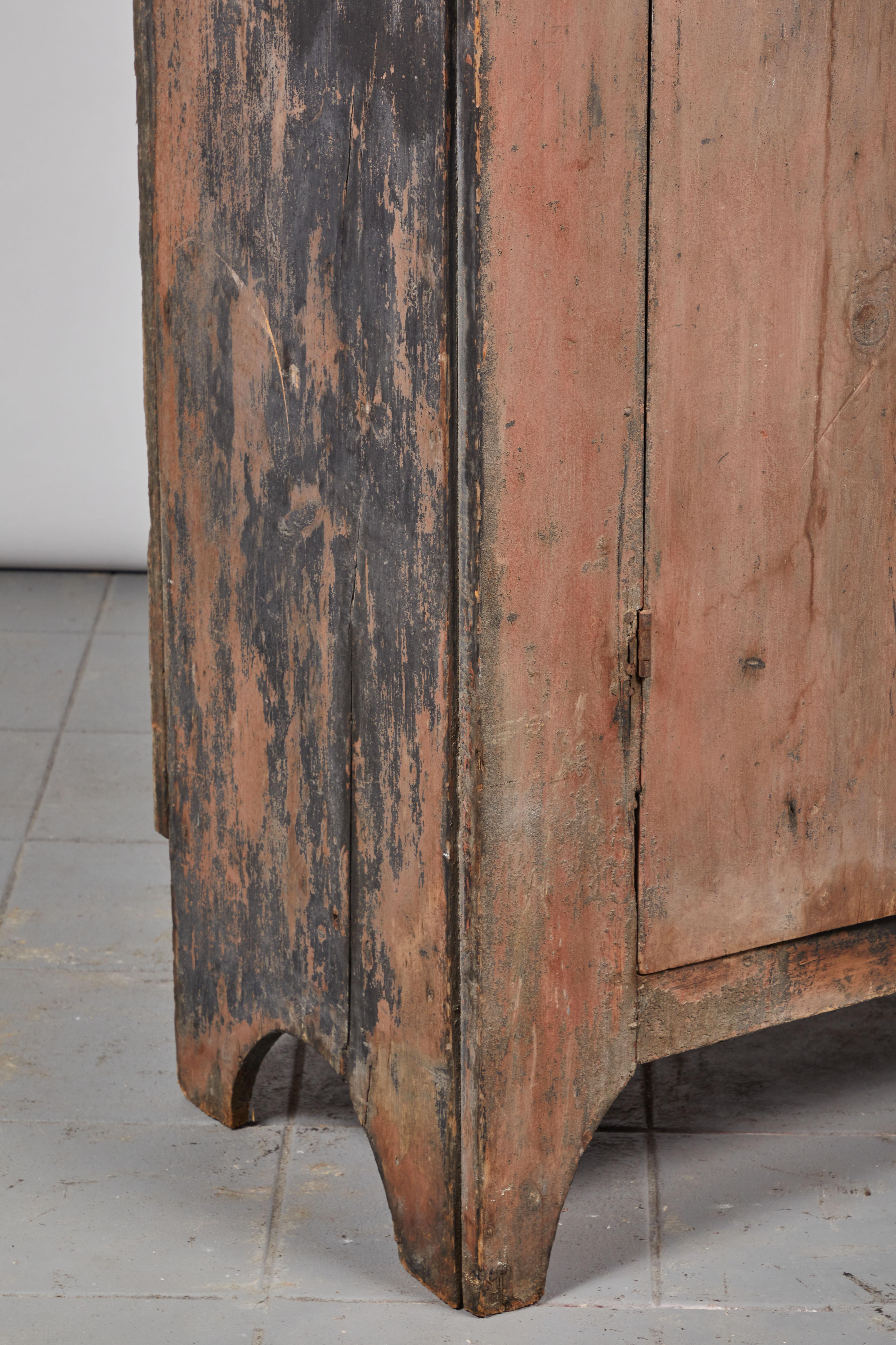 Early American Rustic Two-Door Cabinet 3