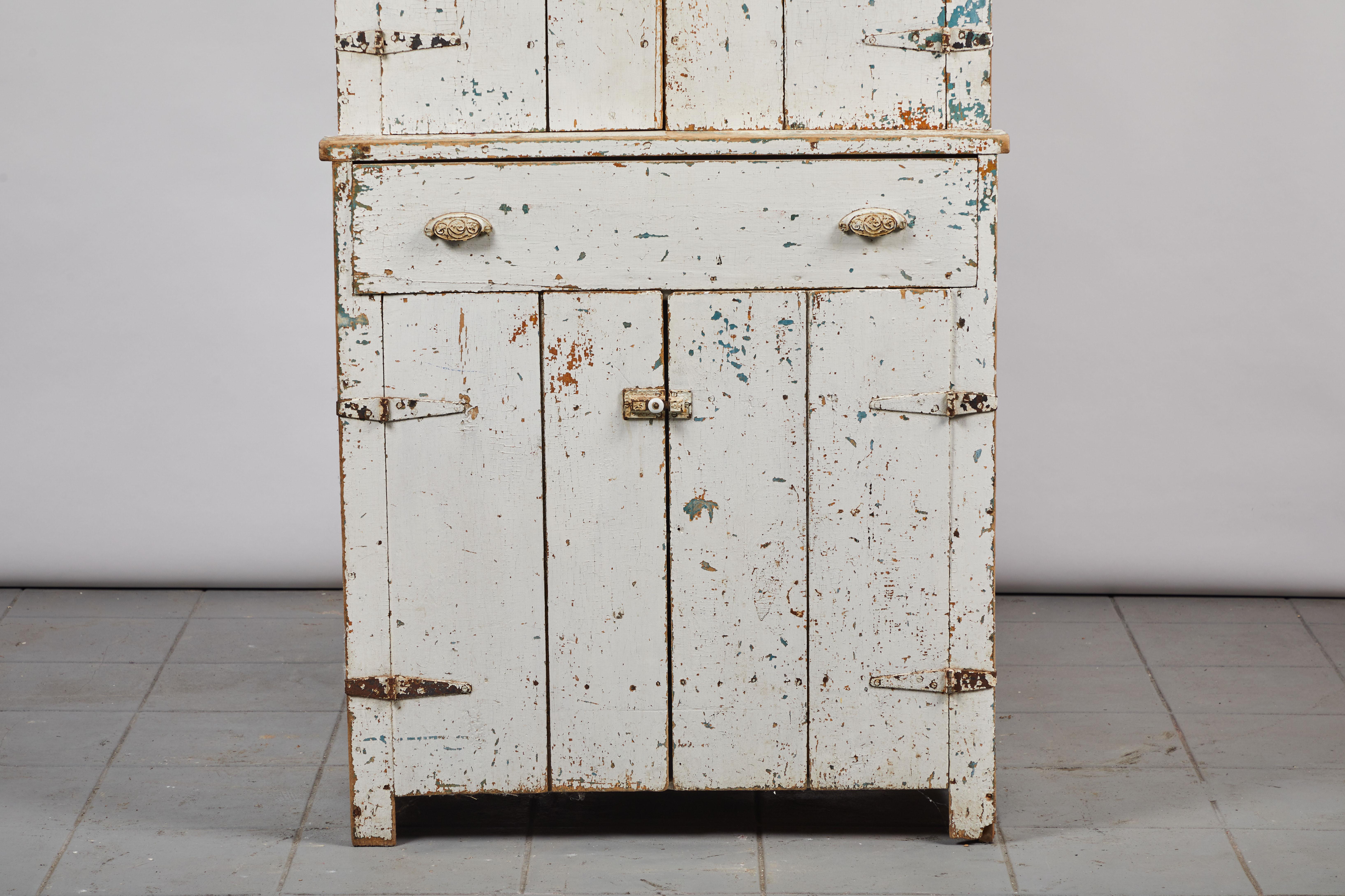 Early American Rustic White Painted Cabinet In Fair Condition In Los Angeles, CA
