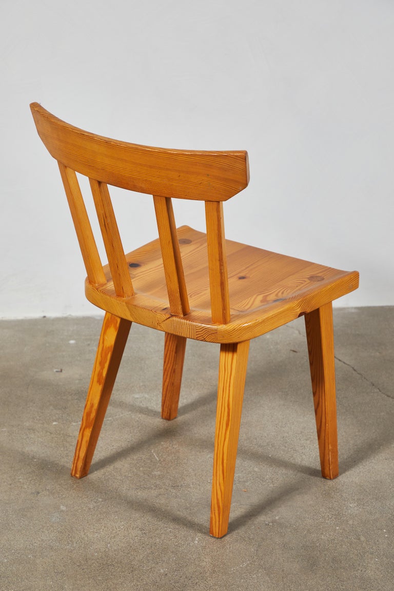 Early American Set of Four Pine Spindle Back Dining Chairs For Sale at