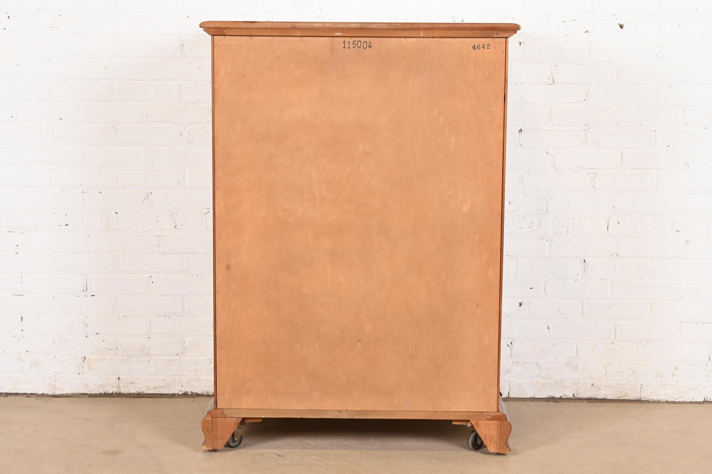 Commode haute à six tiroirs en bois de cerisier massif du début de l'Amérique en vente 4