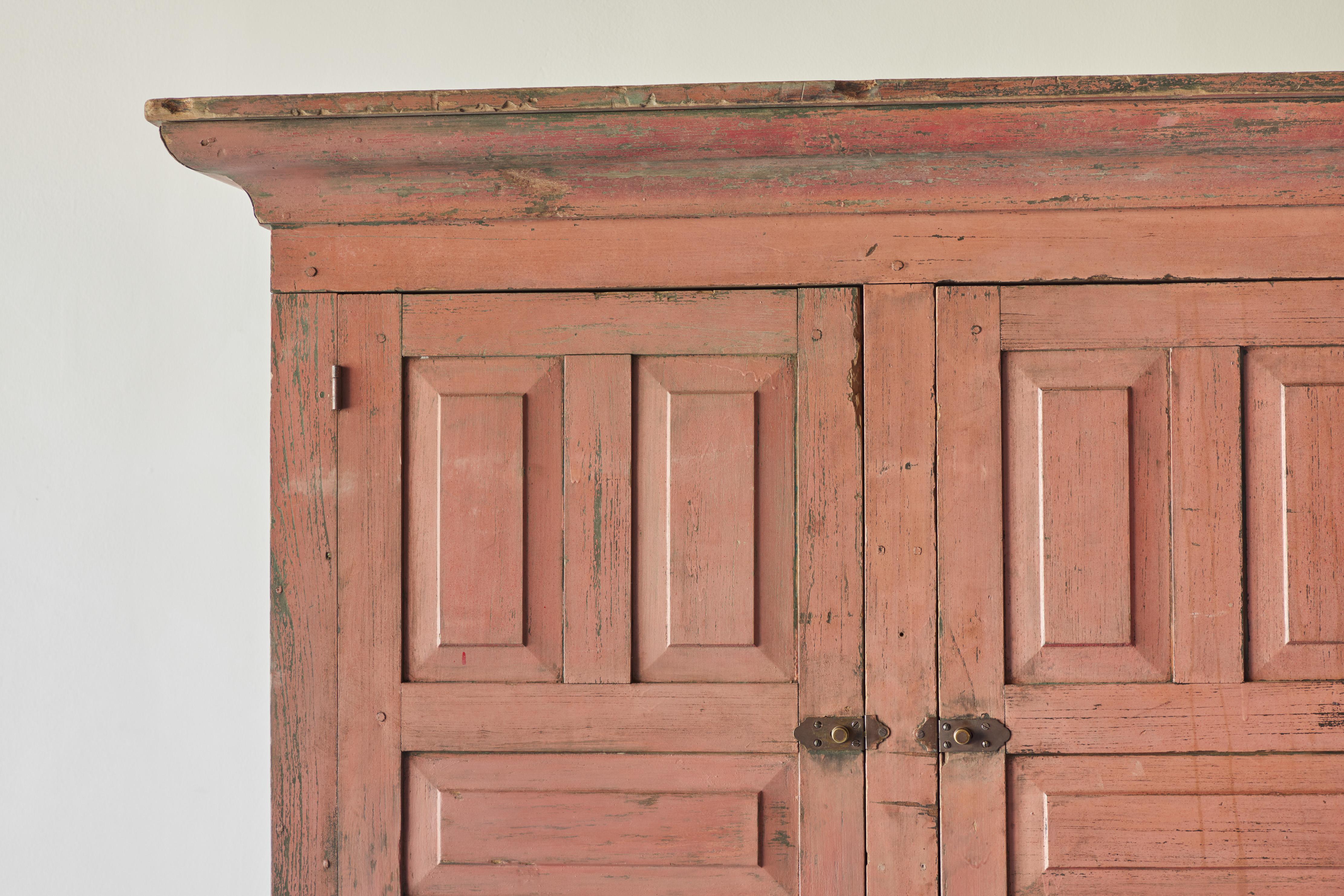 Early American Step-Back Cupboard In Fair Condition In Los Angeles, CA