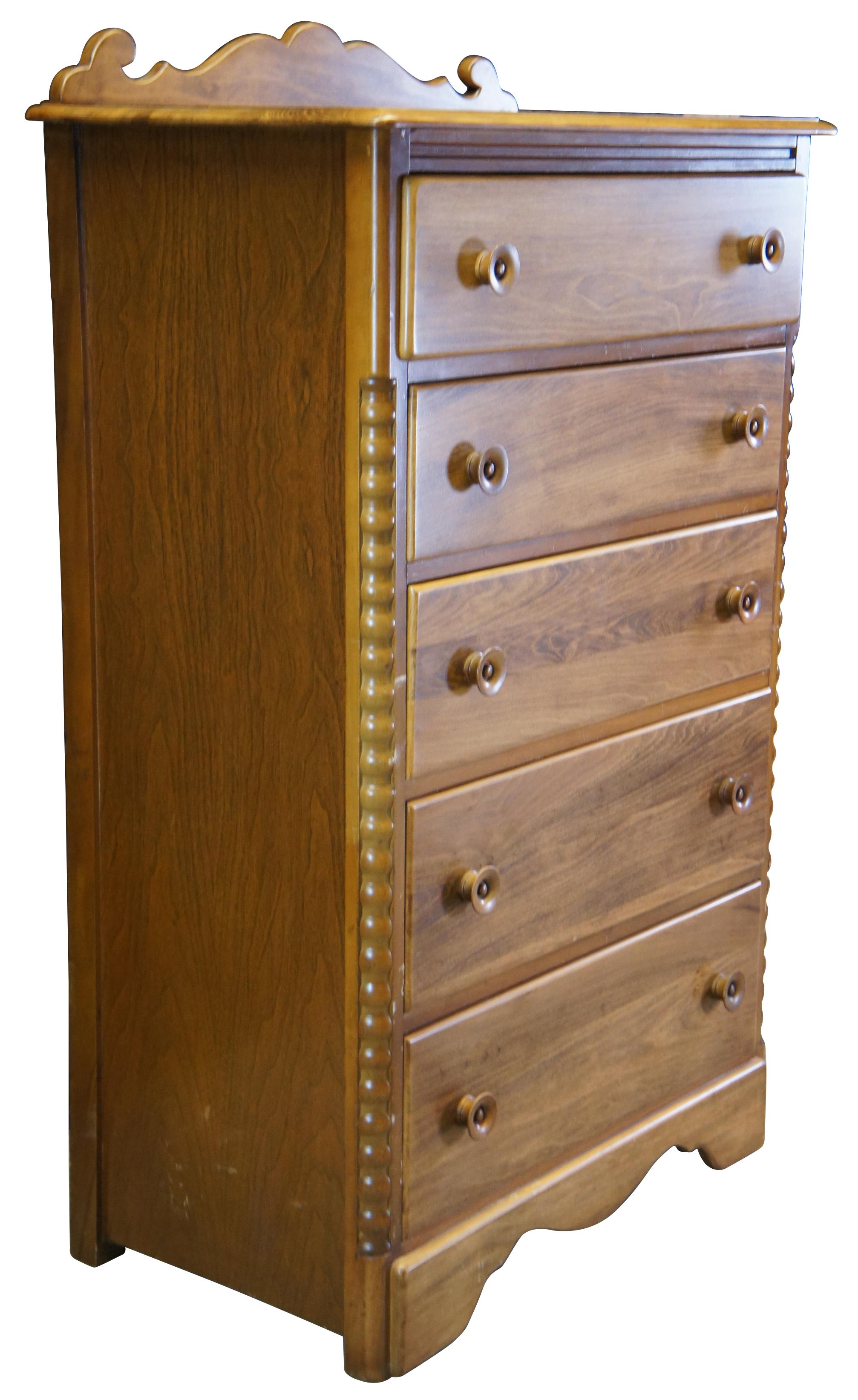 Early American inspired oak dresser, circa 1960s. Features 5 dovetailed drawers with quarter cut ribbed sides and ornate backsplash. 

Measures: 34