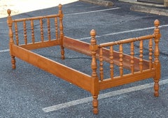 Early American Style Bobbin Maple Day Bed