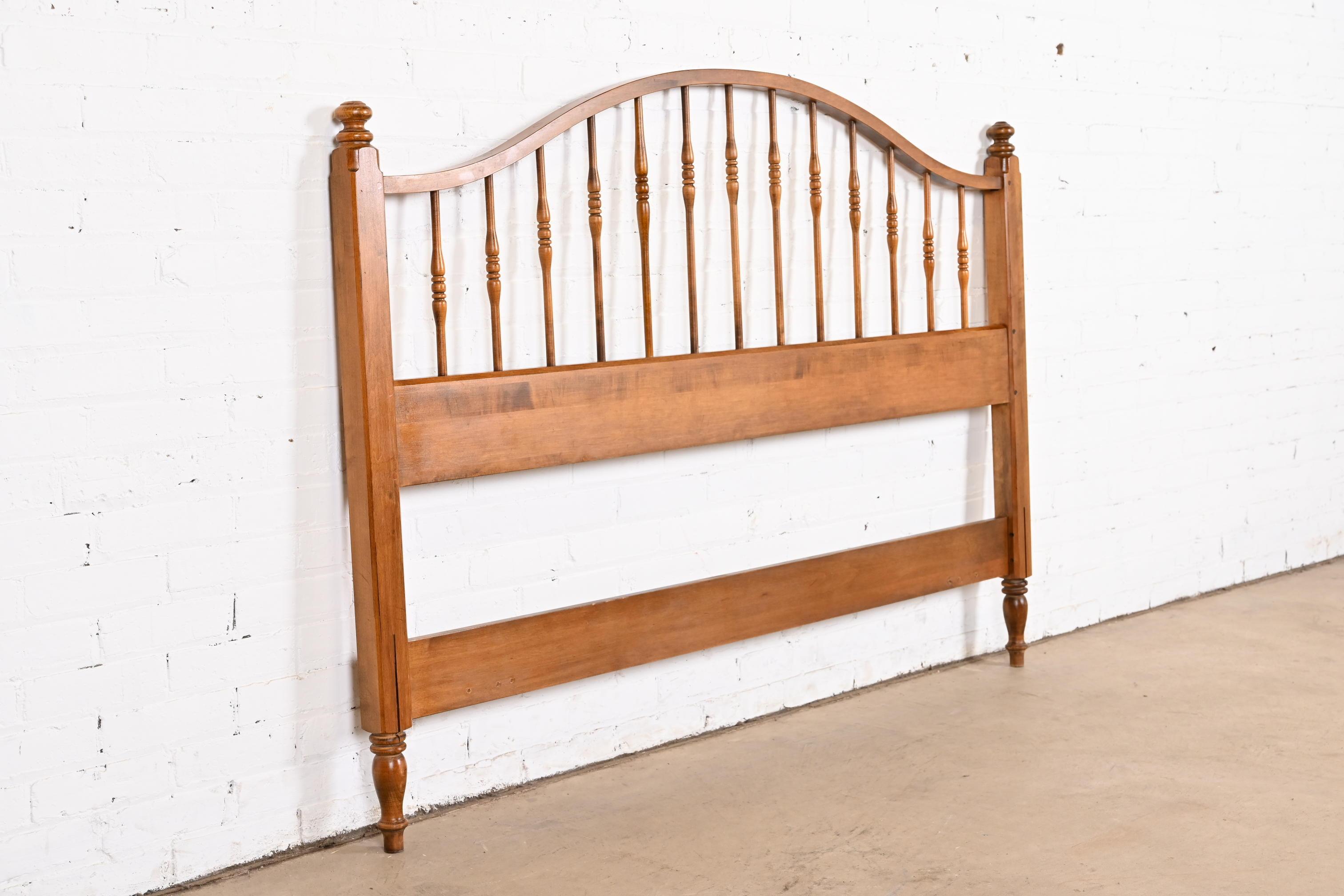 American Colonial Early American Style Carved Maple Queen Size Spindle Headboard