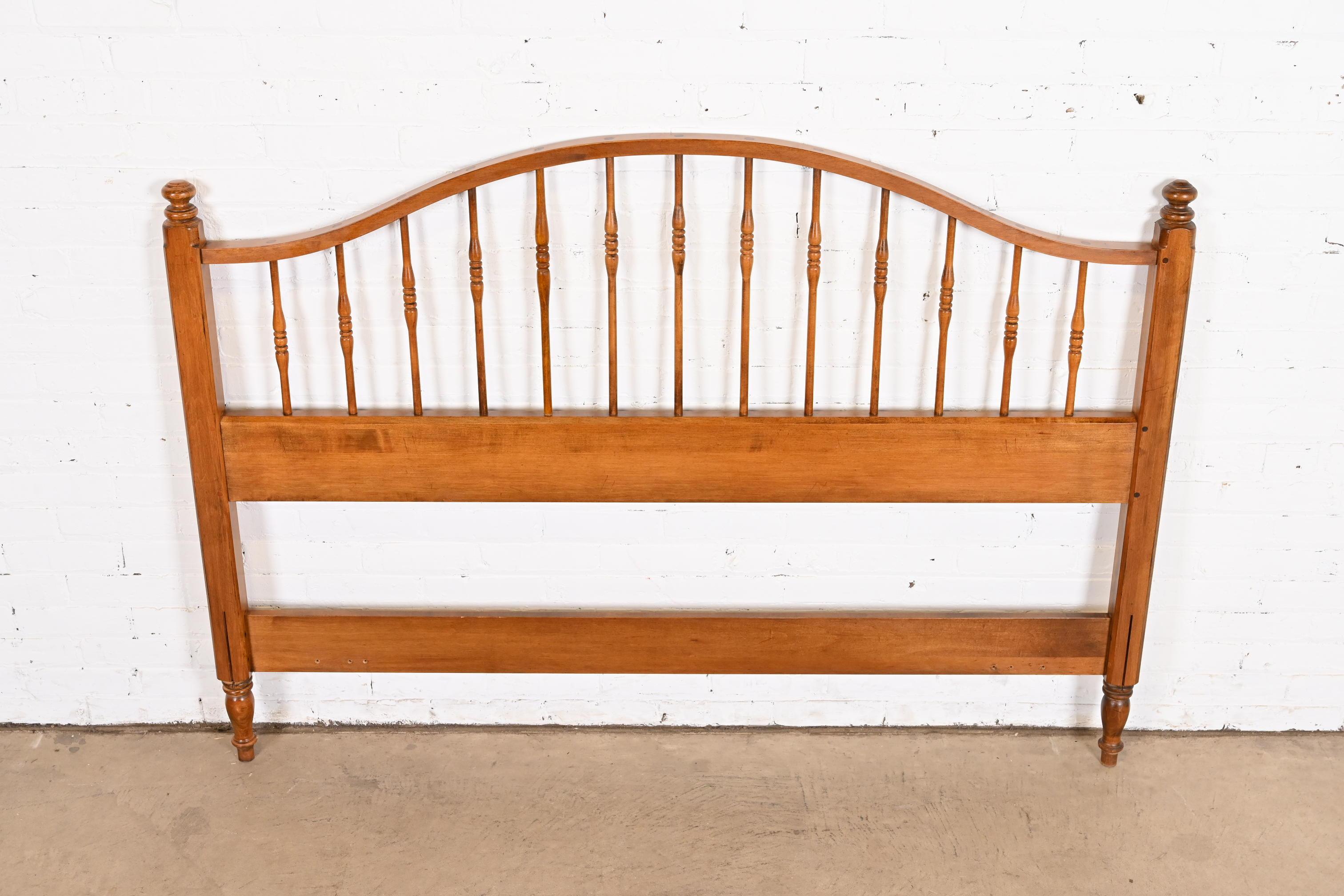 Early American Style Carved Maple Queen Size Spindle Headboard In Good Condition In South Bend, IN