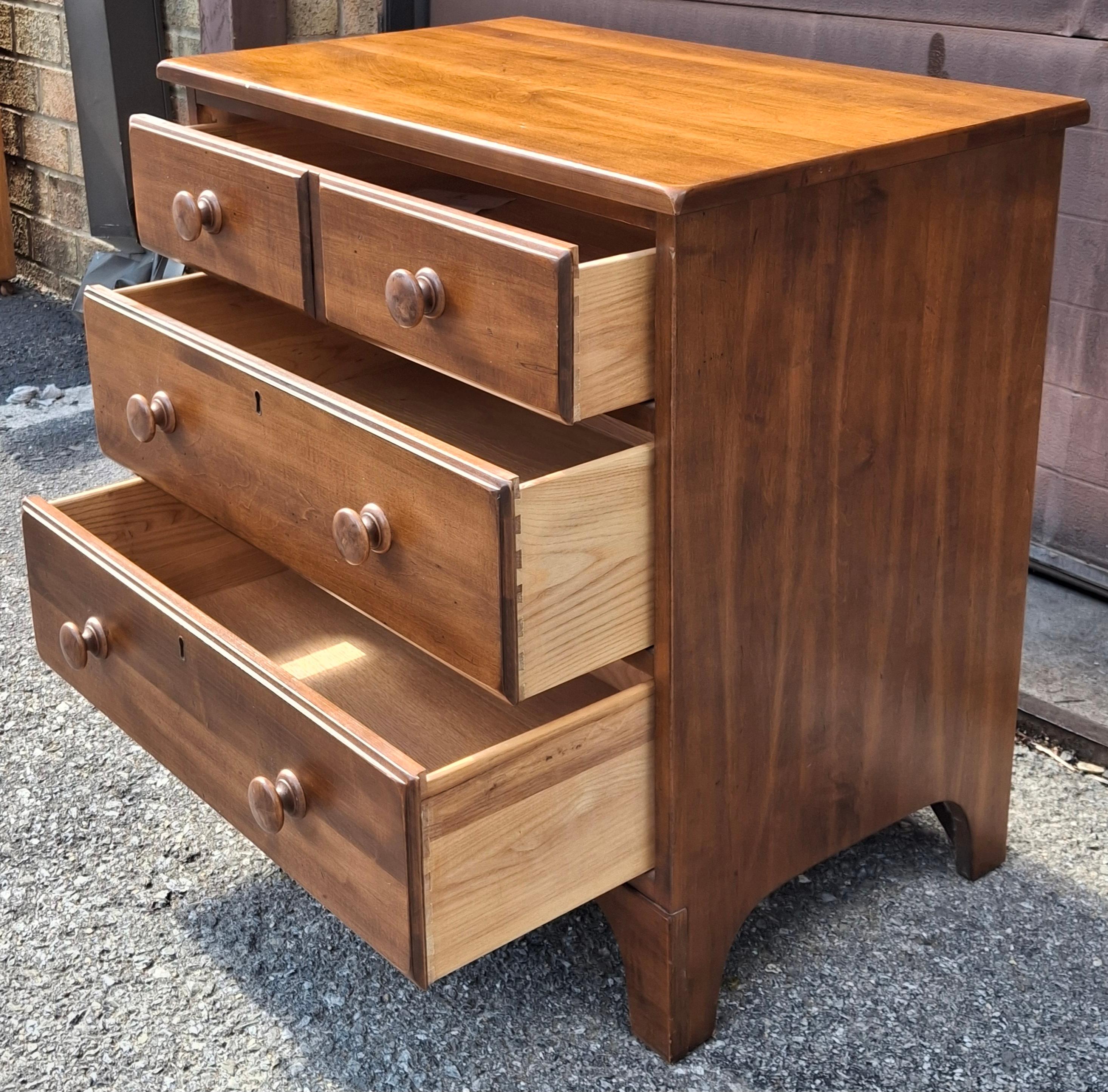 Early American Style Cherry Commode Bedside Chest of Drawers In Good Condition For Sale In Germantown, MD