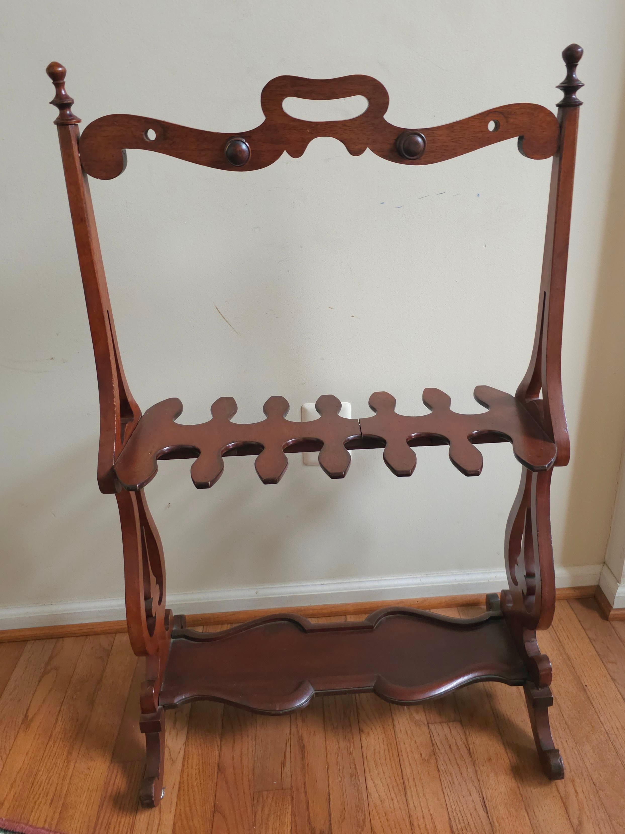 Early American Style Mahogany Riding Boot Rack In Good Condition For Sale In Germantown, MD