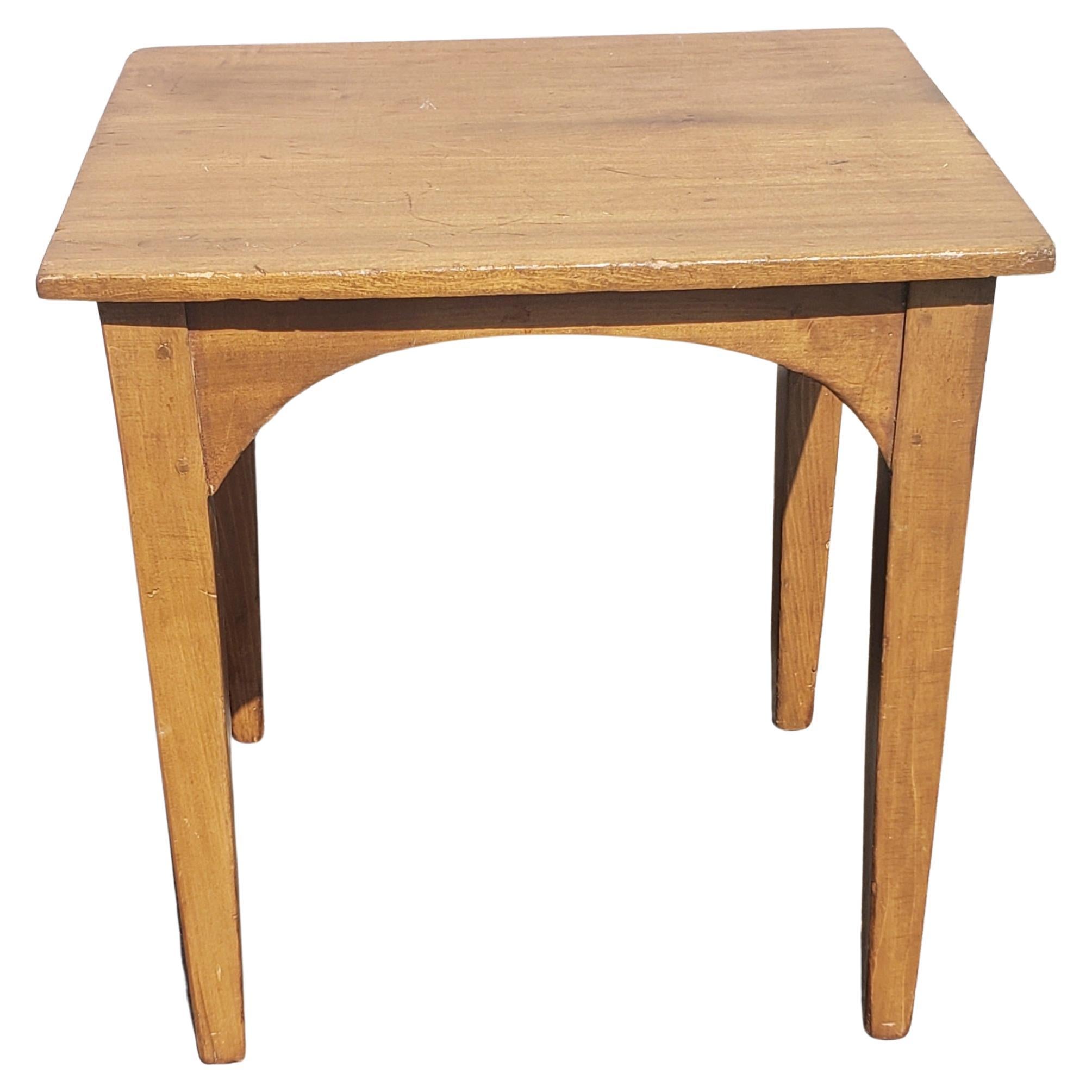 Early American Style Maple Side Table For Sale