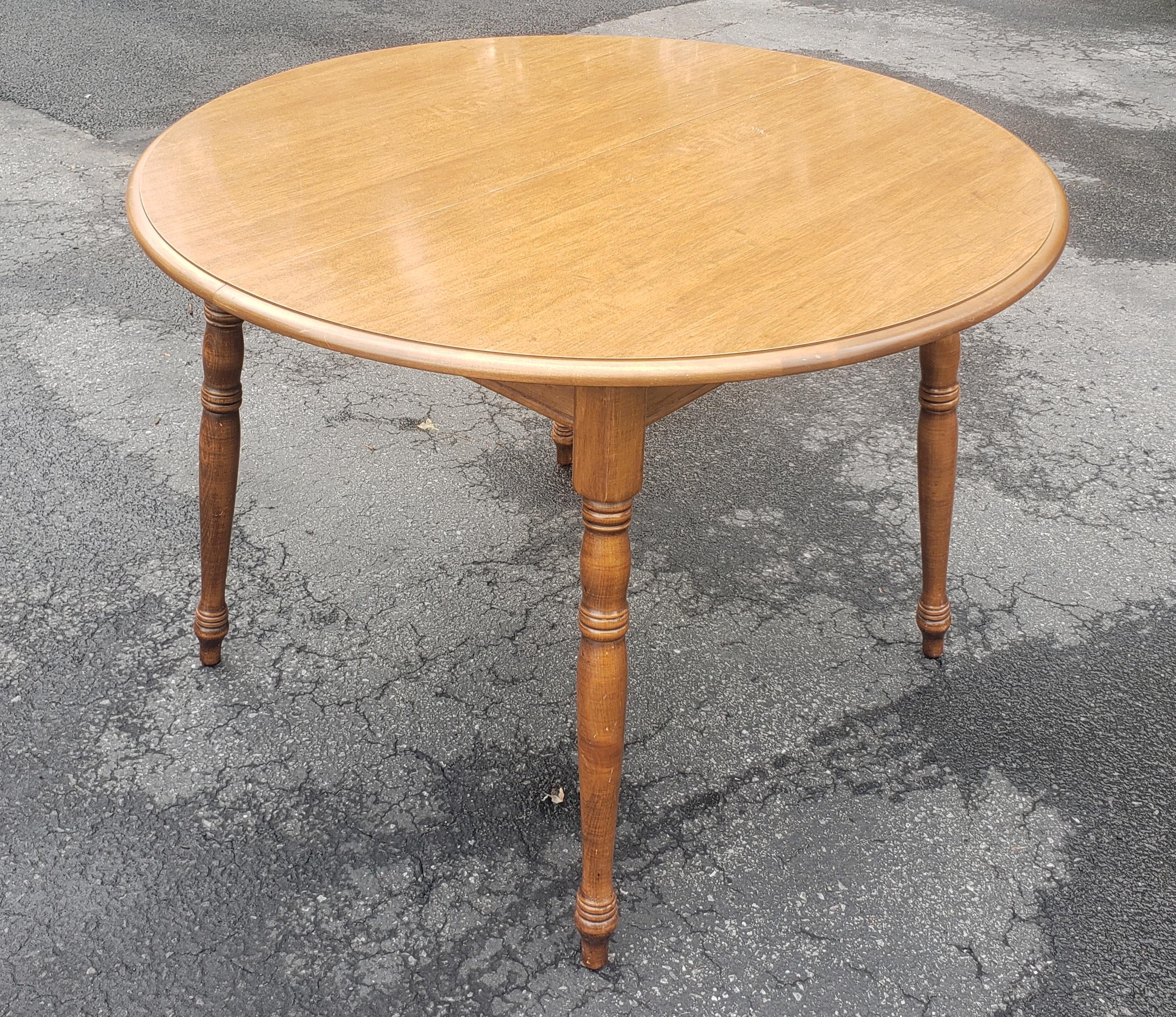 Laminated Early American Style Maple Small Dining or Kitchen Table For Sale
