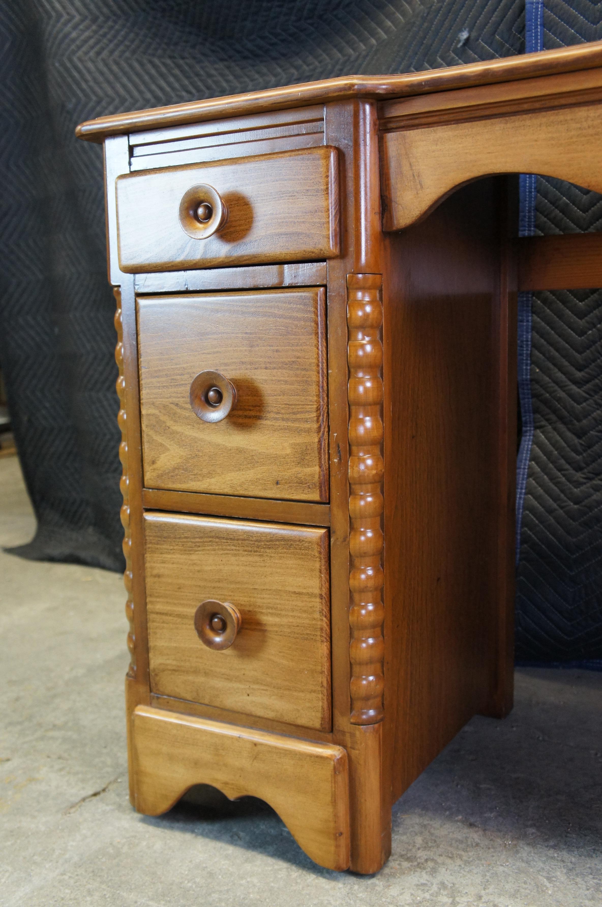 Mid-20th Century Early American Style Oak Kneehole Library Office Writing Desk Dressing Table