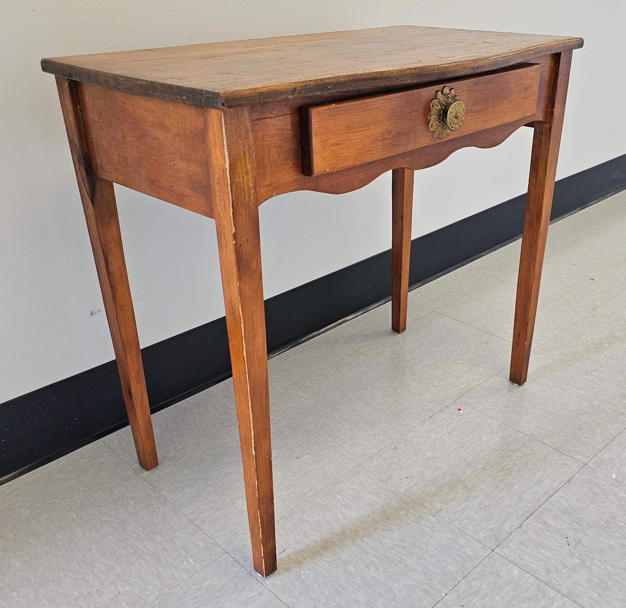 Colonial américain Table de canapé à un tiroir en chêne de style américain ancien, vers 1920 en vente