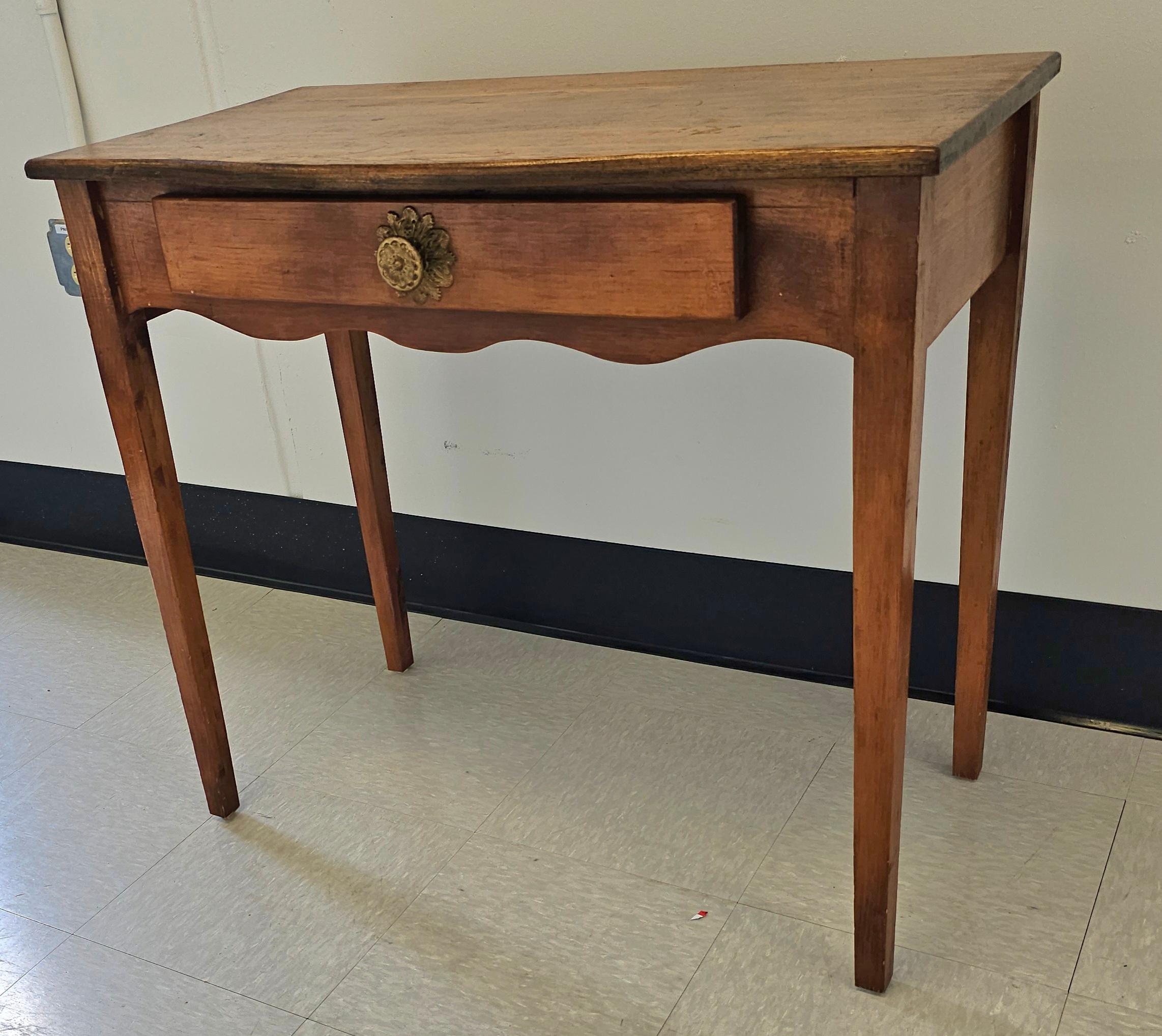 Américain Table de canapé à un tiroir en chêne de style américain ancien, vers 1920 en vente