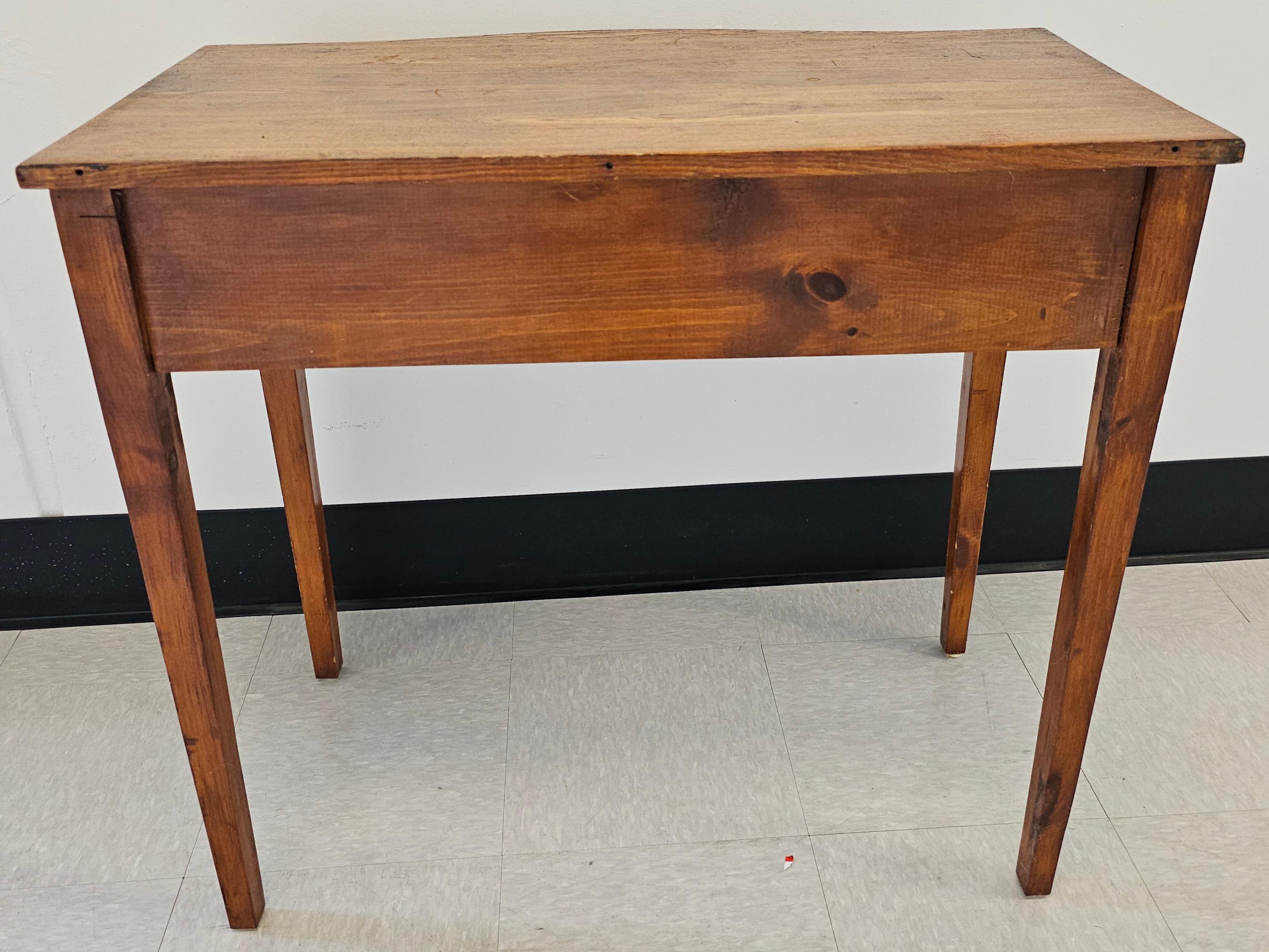 Table de canapé à un tiroir en chêne de style américain ancien, vers 1920 Bon état - En vente à Germantown, MD