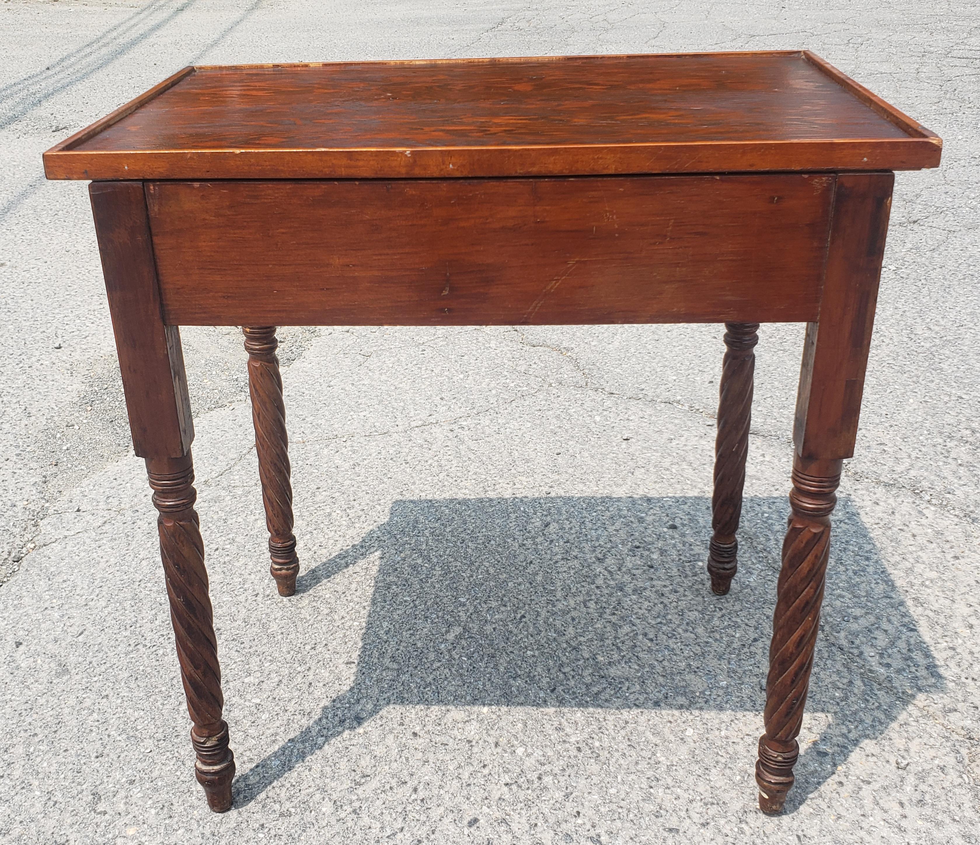 Early American Style Pine and Maple Spiral-Turned Leg Single Drawer Work Table For Sale 4