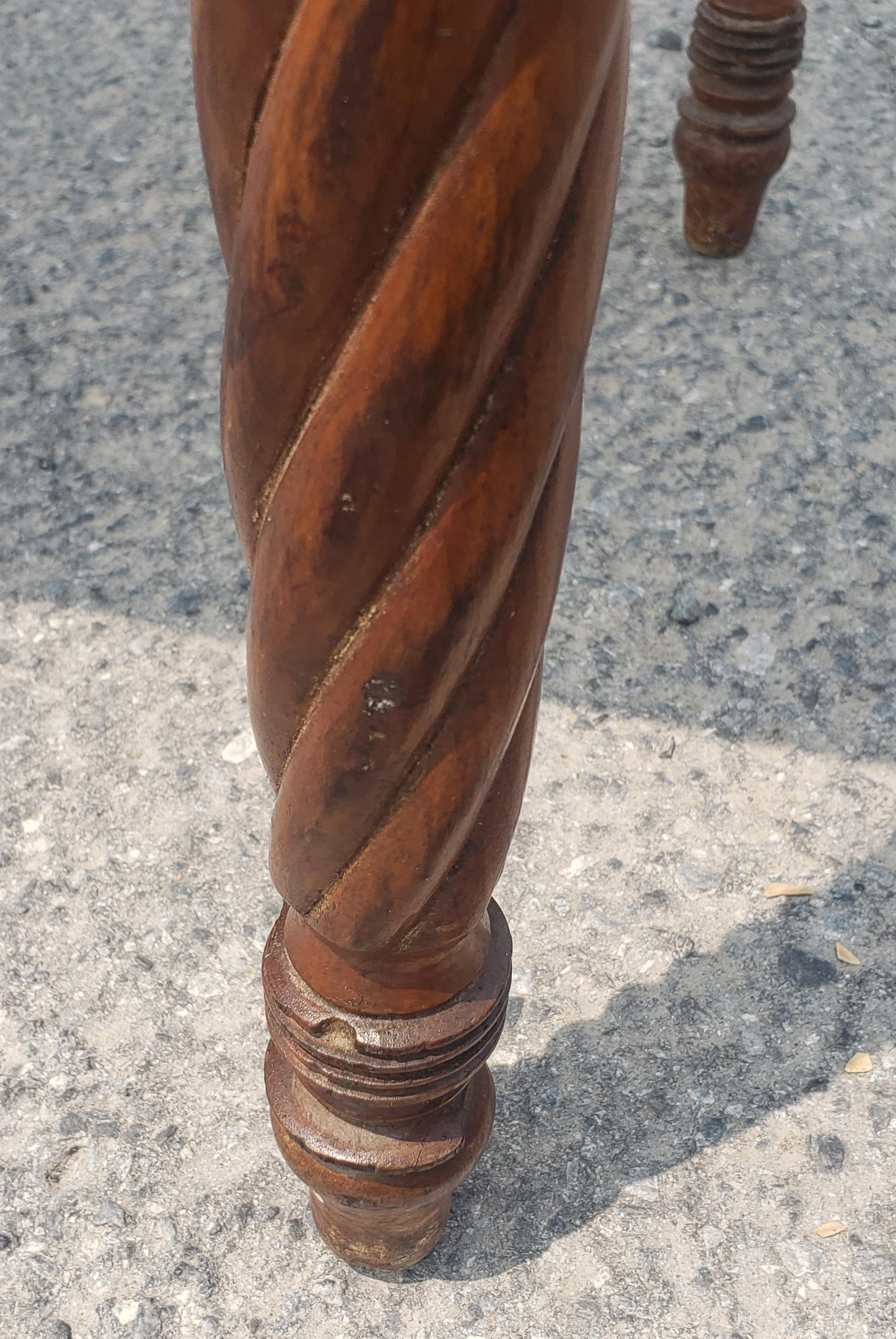 Früher amerikanischer Stil Kiefer und Ahorn Spiralförmige gedrehte Beine Einzel Schublade Arbeitstisch im Angebot 4